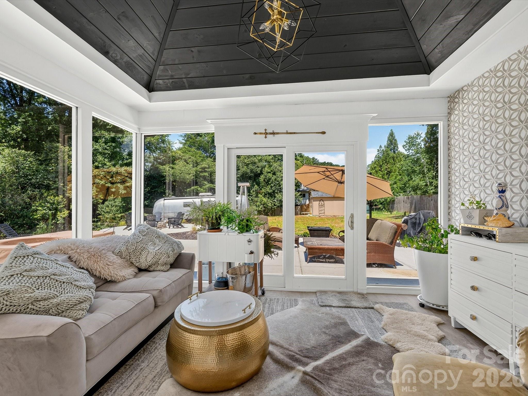 1401 Worcaster Place — Charlotte