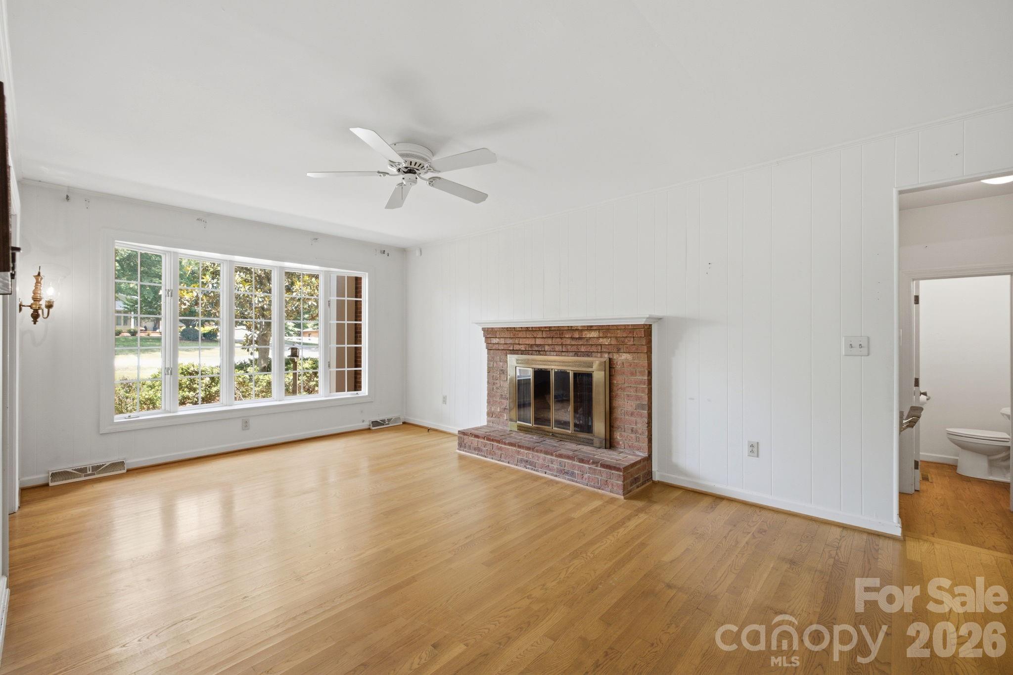 710 37th Avenue NE — Hickory