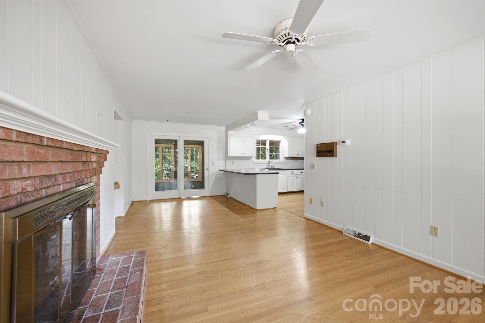 710 37th Avenue NE — Hickory