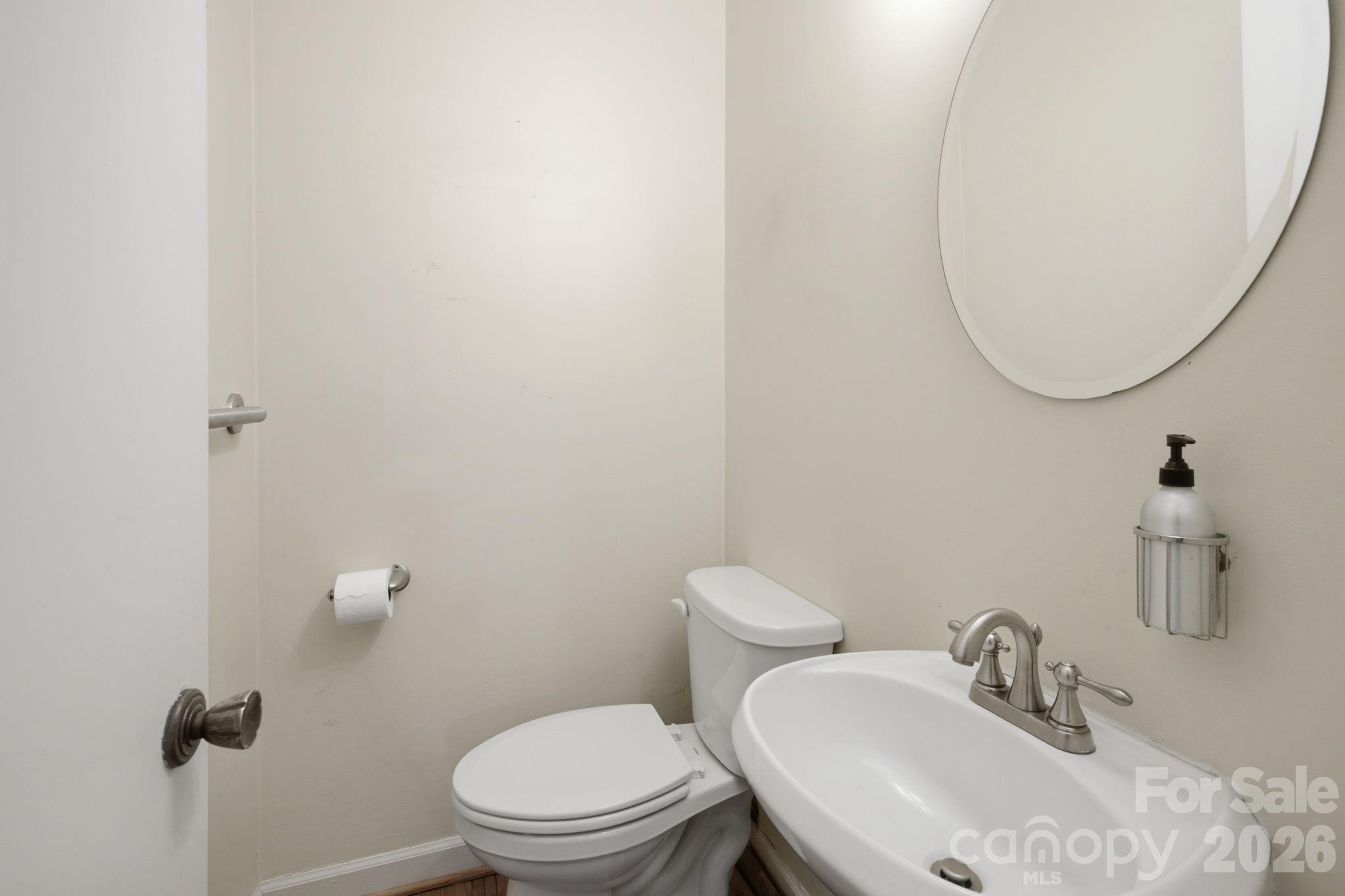 710 37th Avenue NE — Hickory
