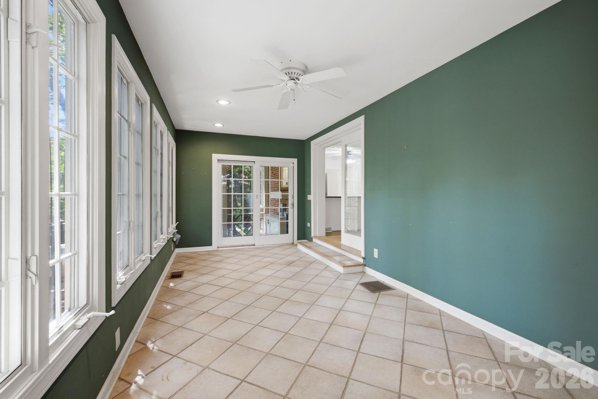 710 37th Avenue NE — Hickory
