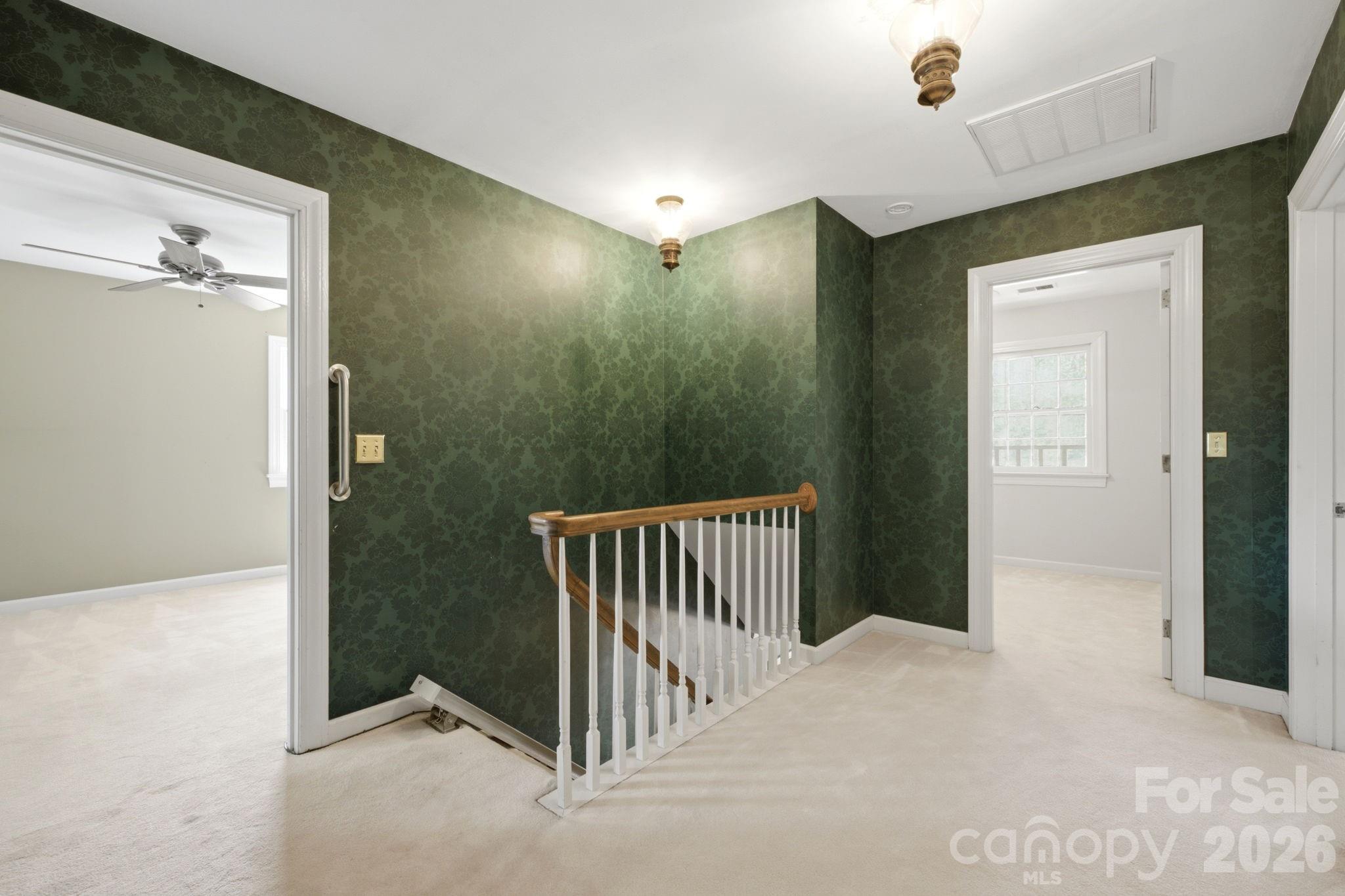 710 37th Avenue NE — Hickory