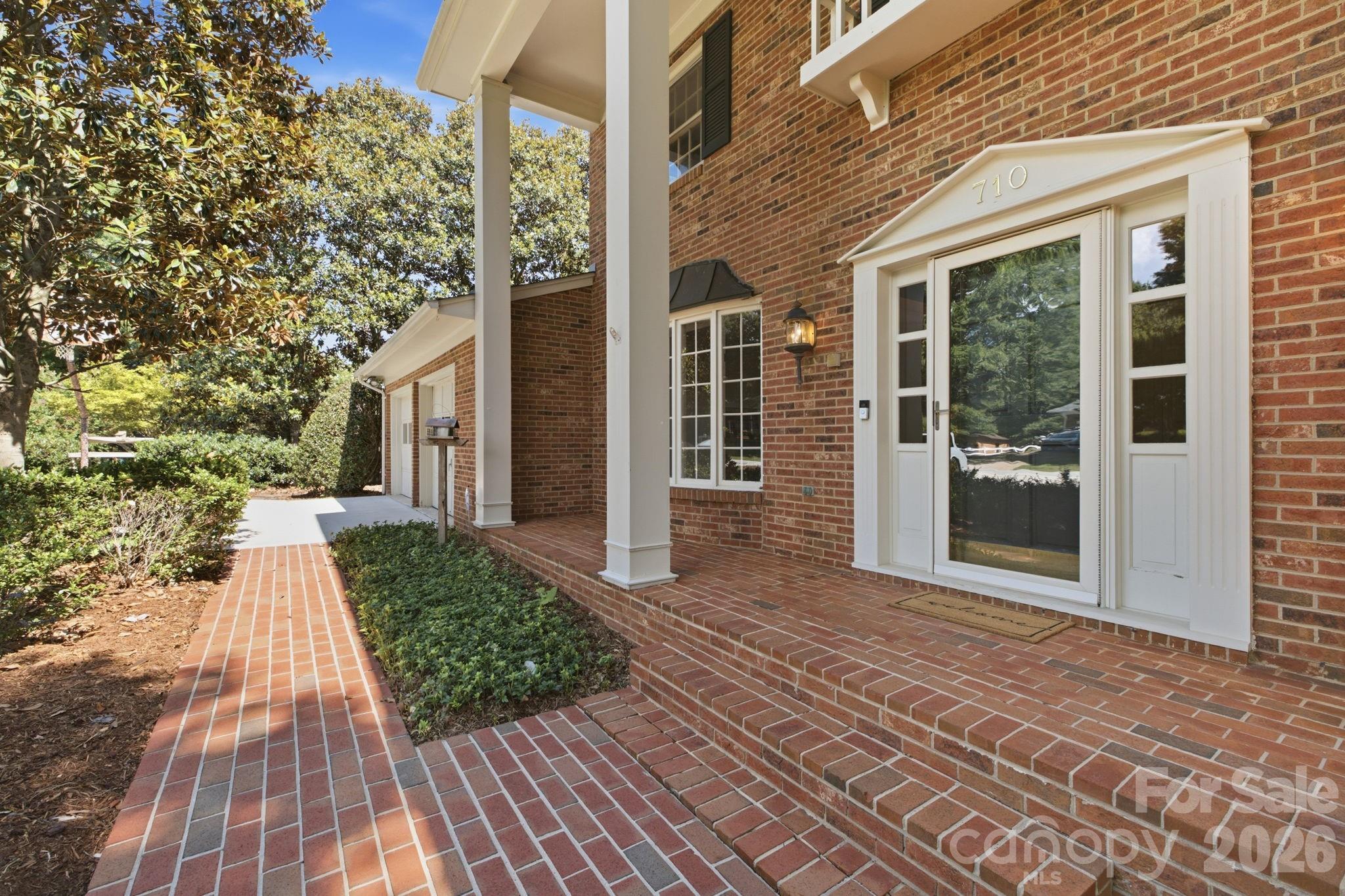 710 37th Avenue NE — Hickory
