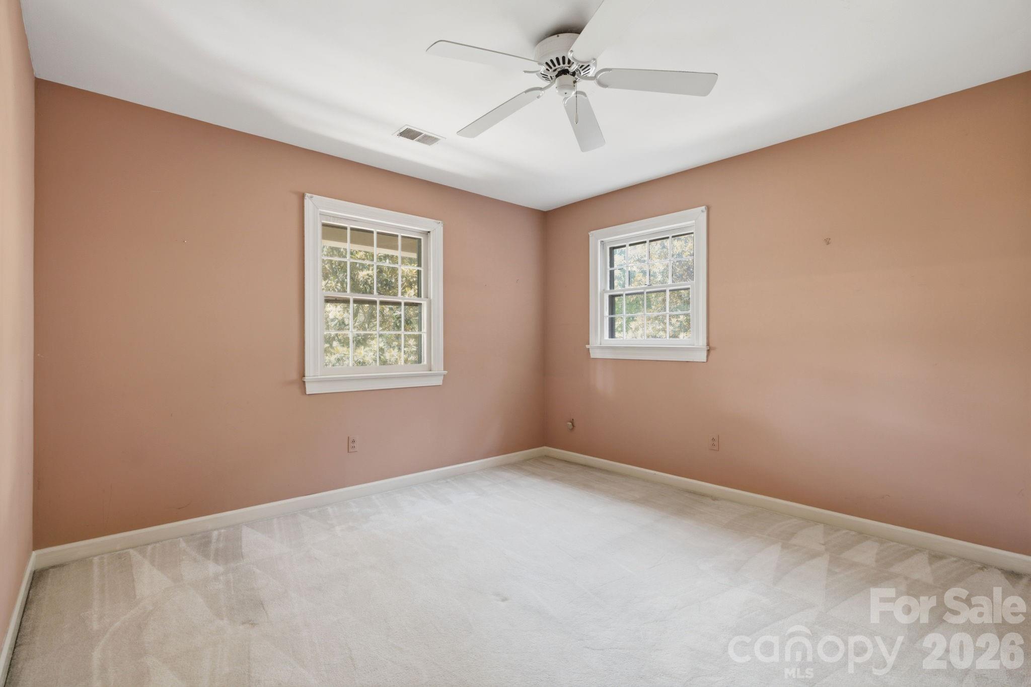 710 37th Avenue NE — Hickory