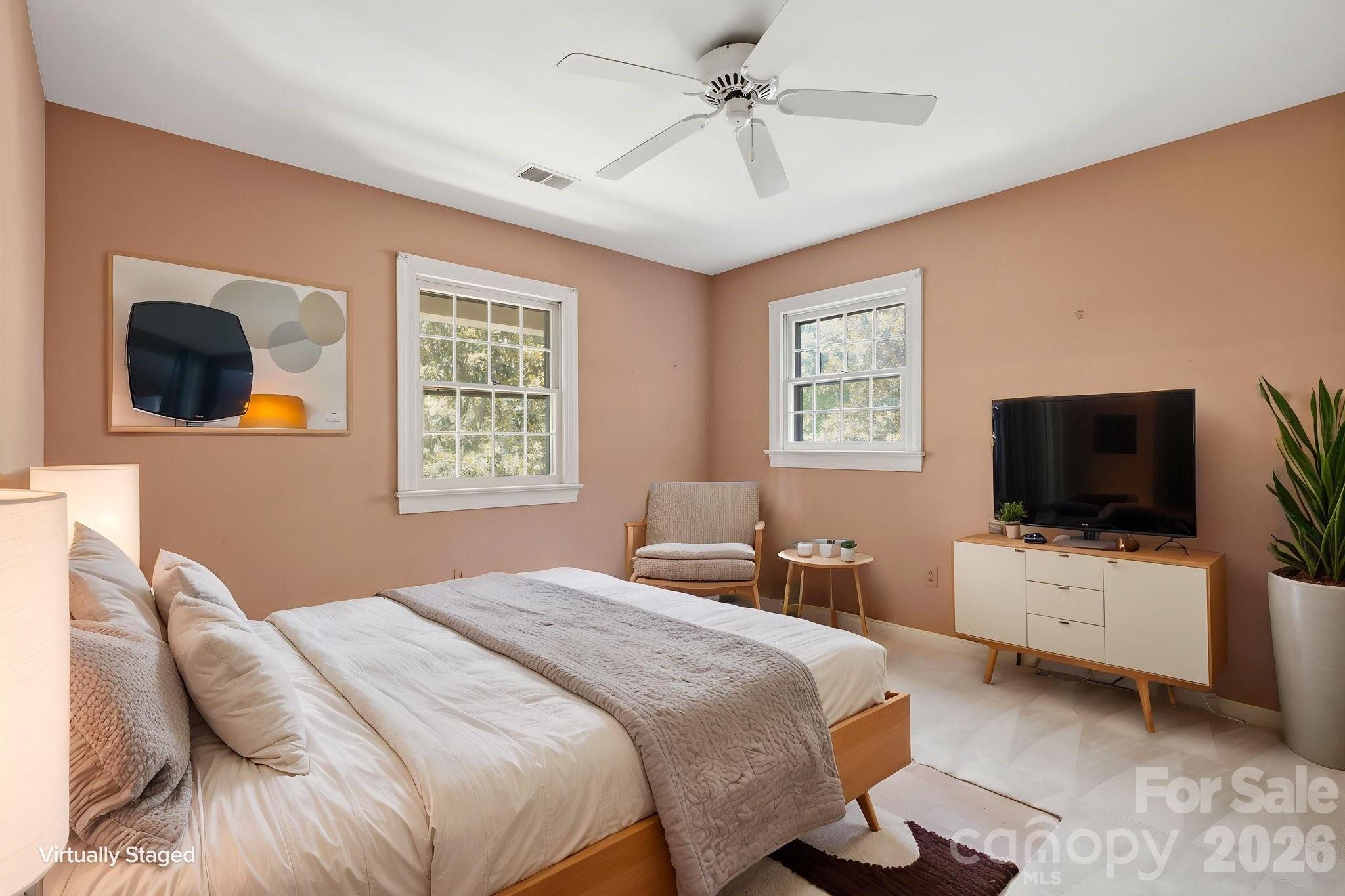 710 37th Avenue NE — Hickory