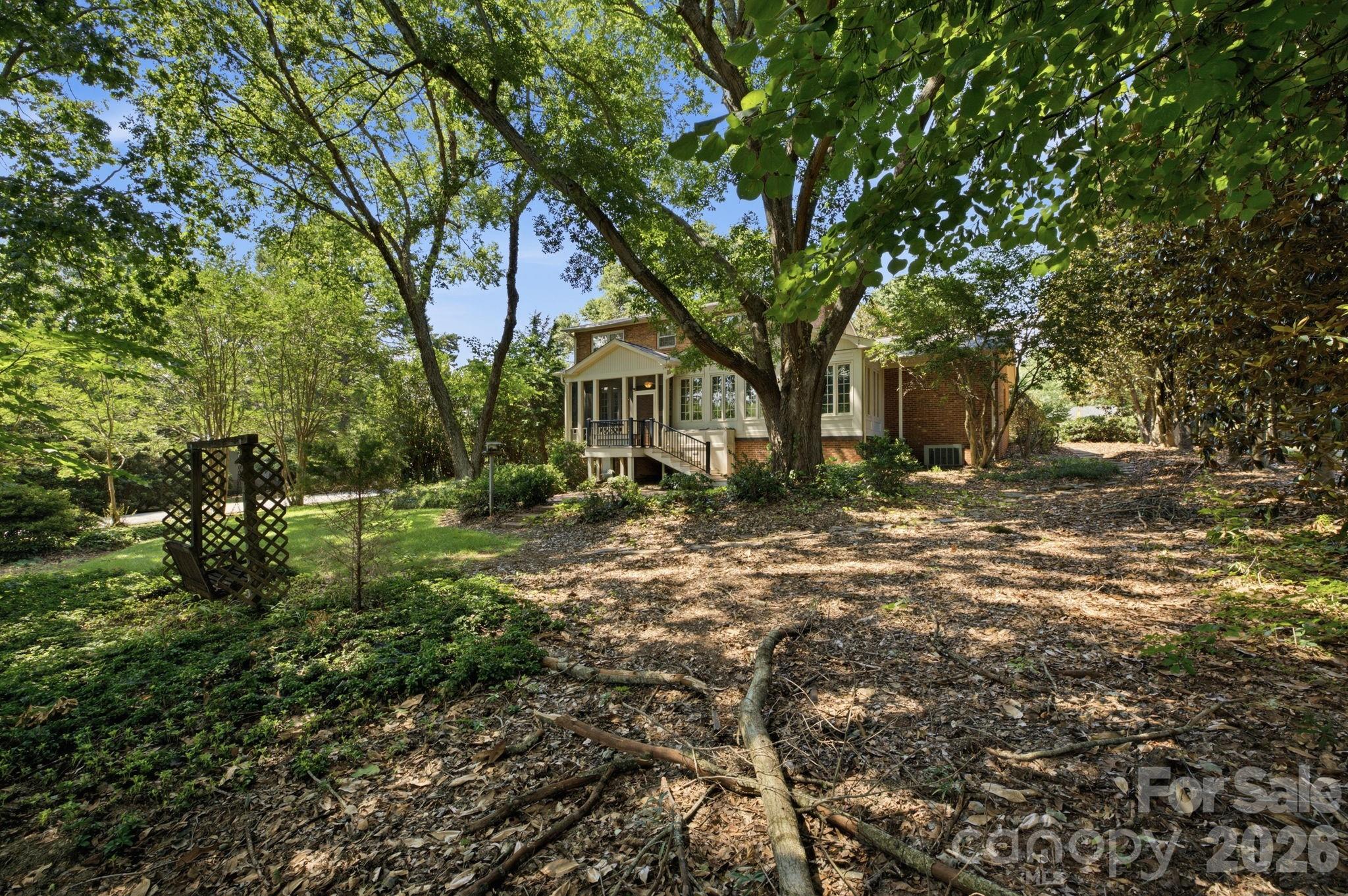 710 37th Avenue NE — Hickory