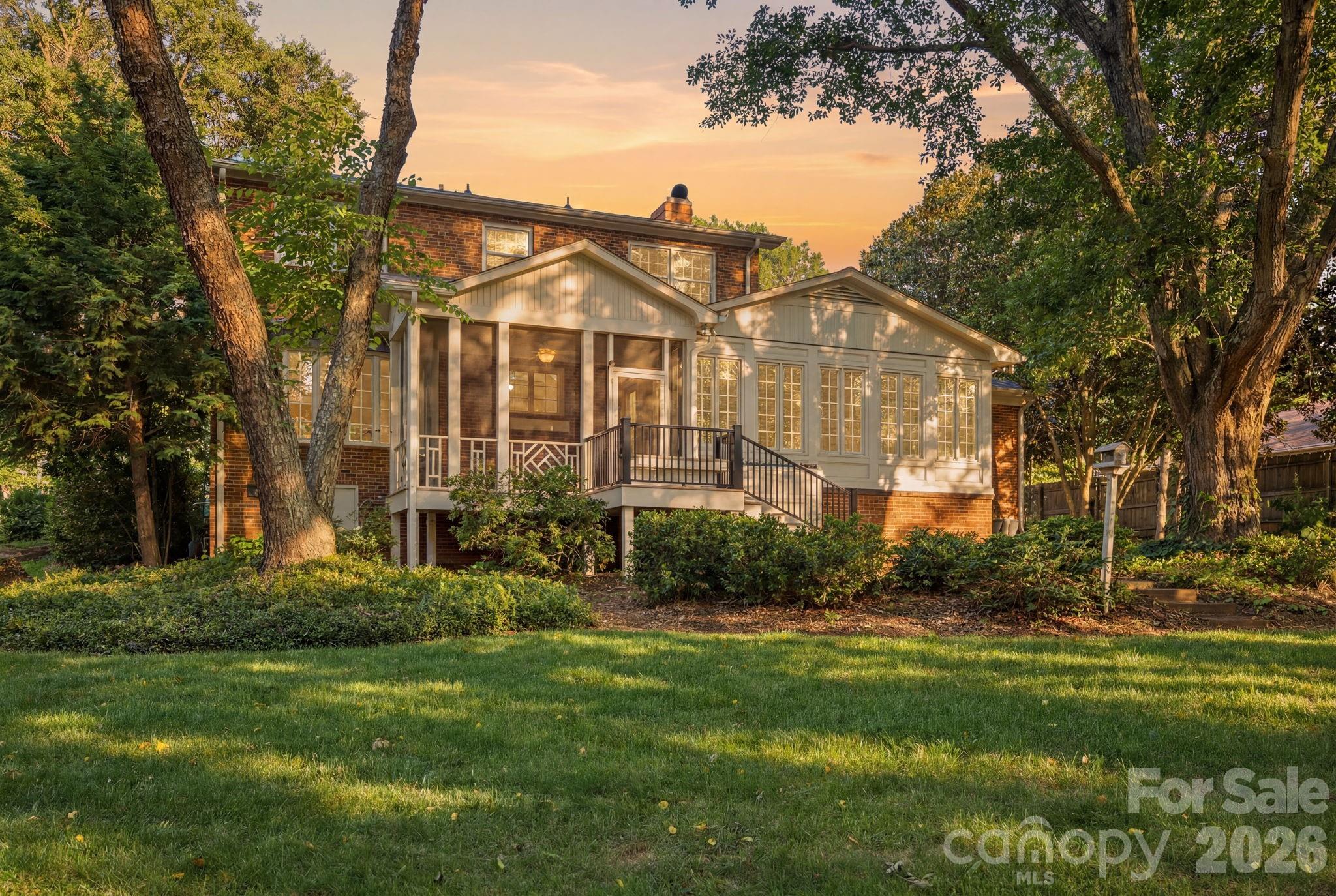 710 37th Avenue NE — Hickory