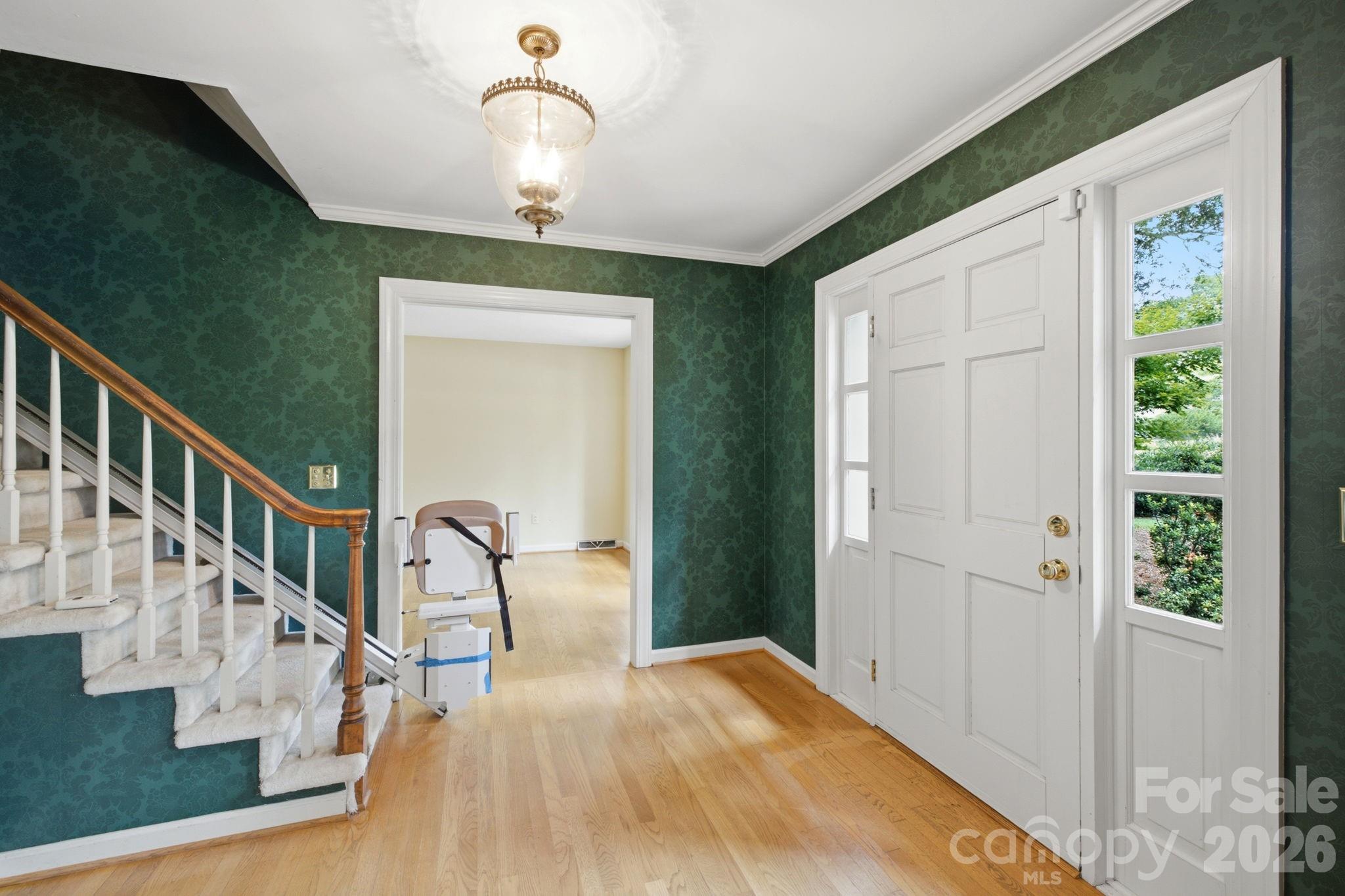 710 37th Avenue NE — Hickory