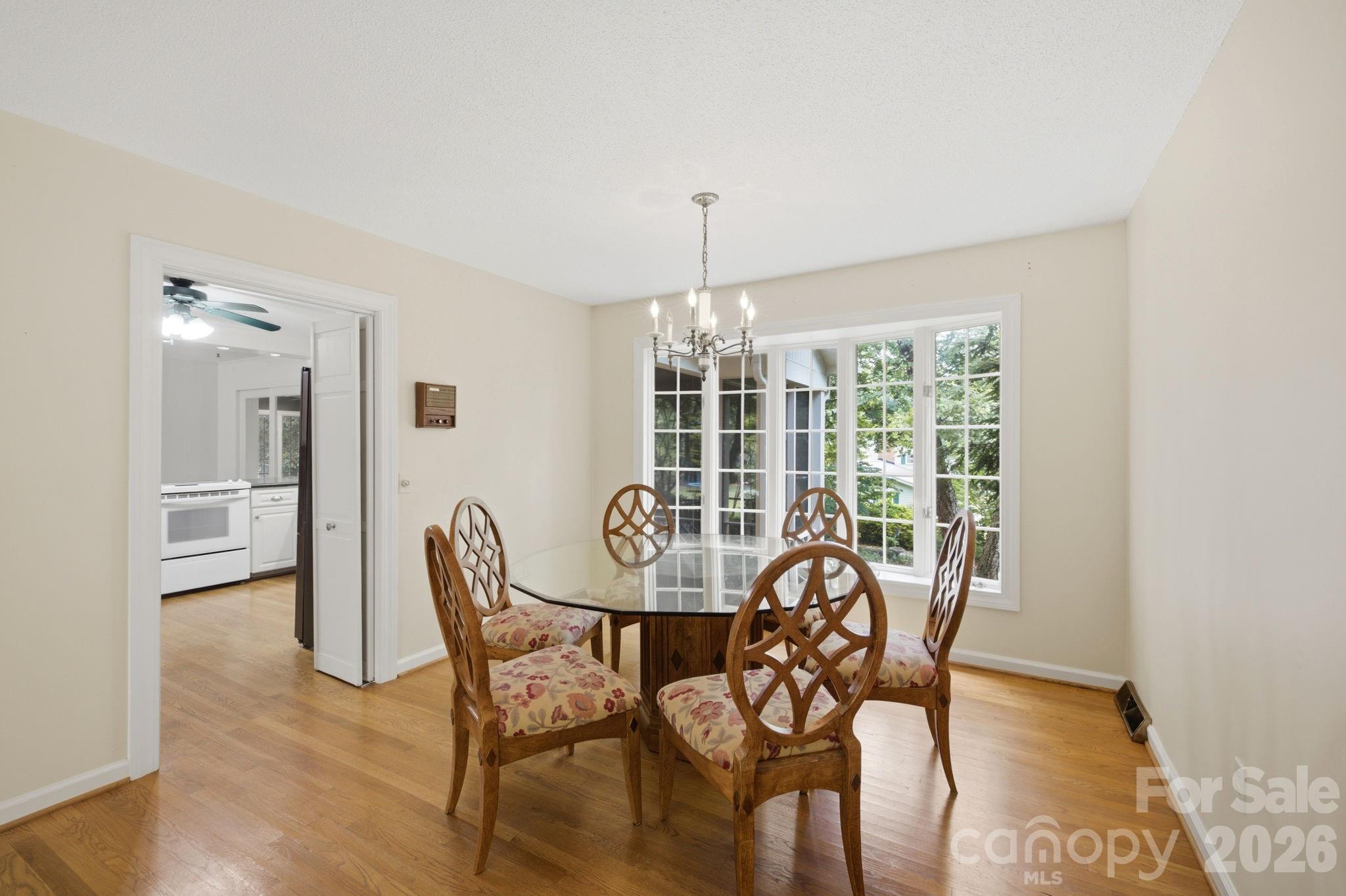 710 37th Avenue NE — Hickory