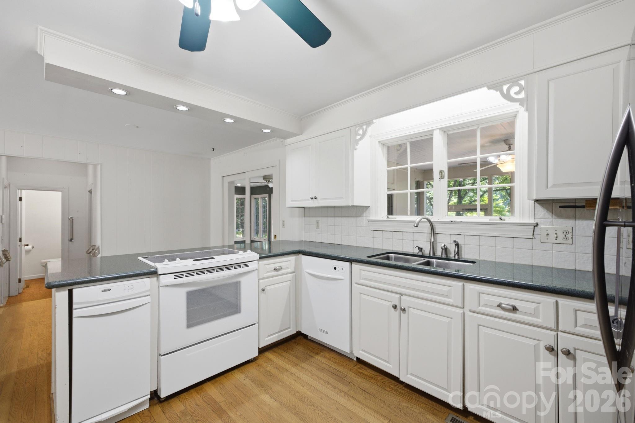 710 37th Avenue NE — Hickory