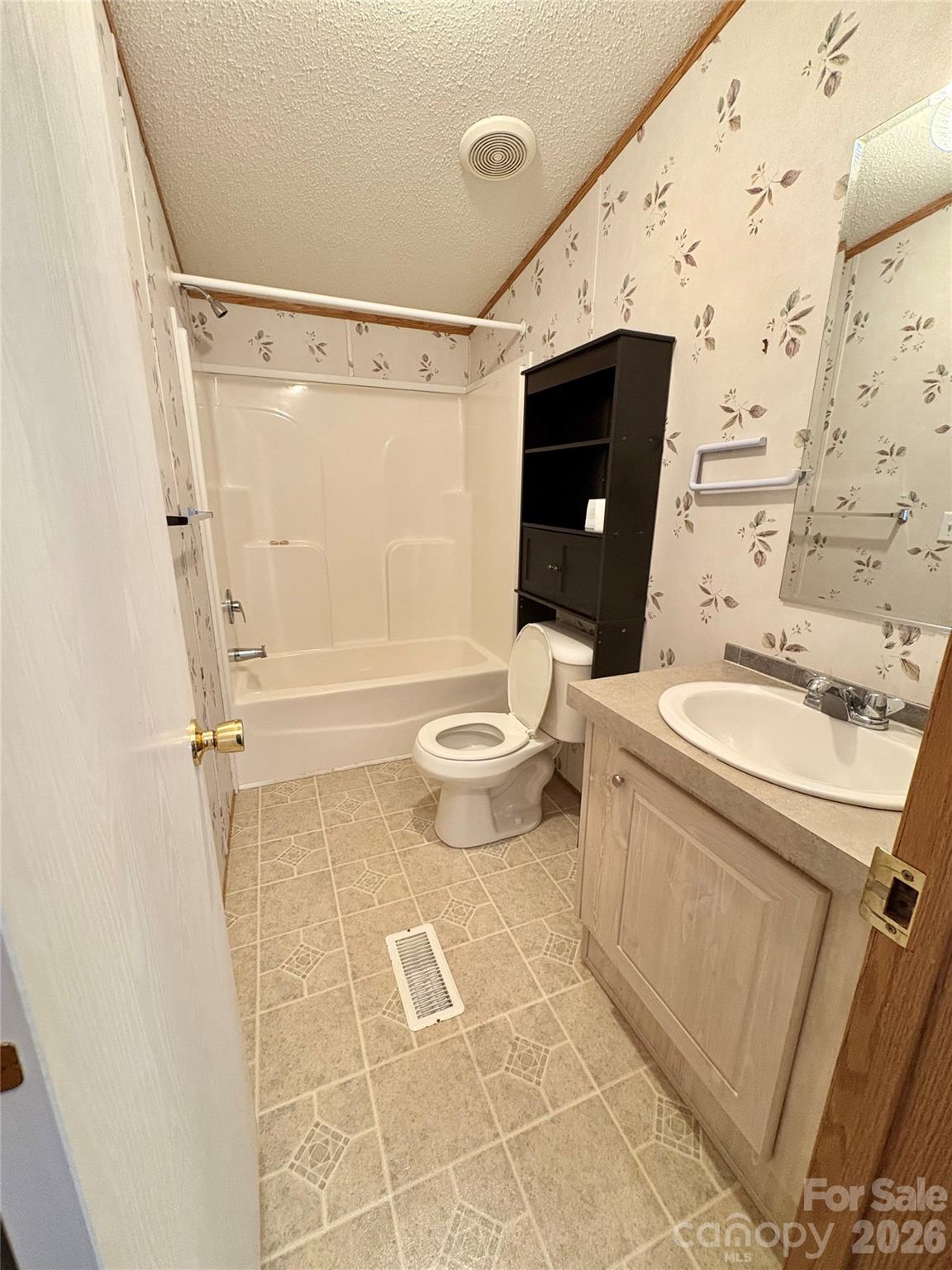 5422 Wrenn Drive — Catawba