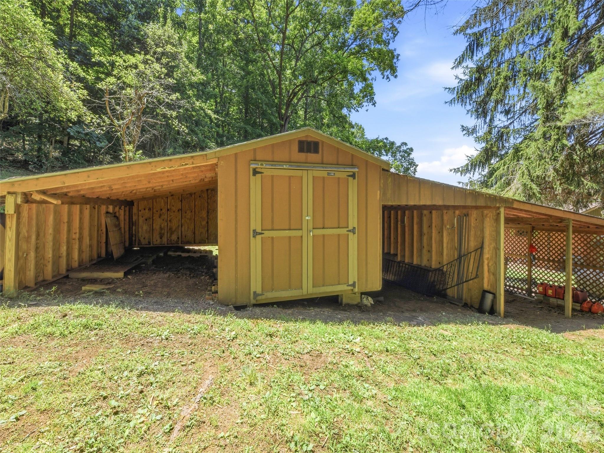 252 Big Stomp Road — Waynesville