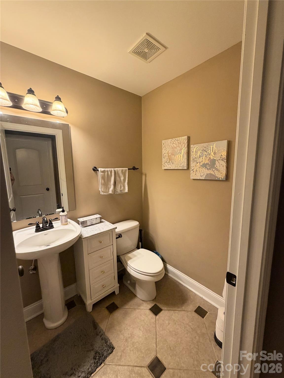 1448 Brookstone Drive — Hickory