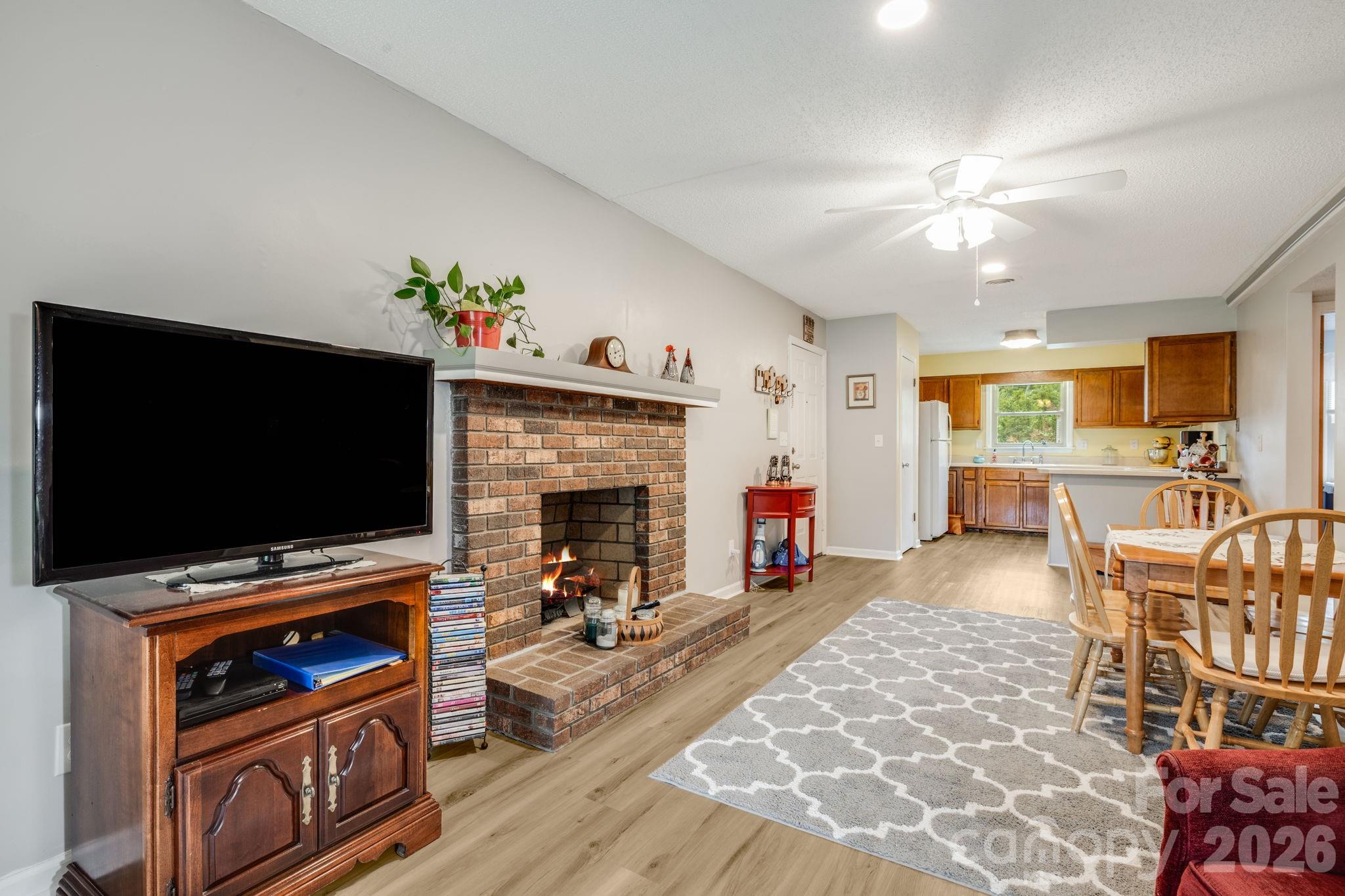 1325 4th Avenue W #C — Hendersonville