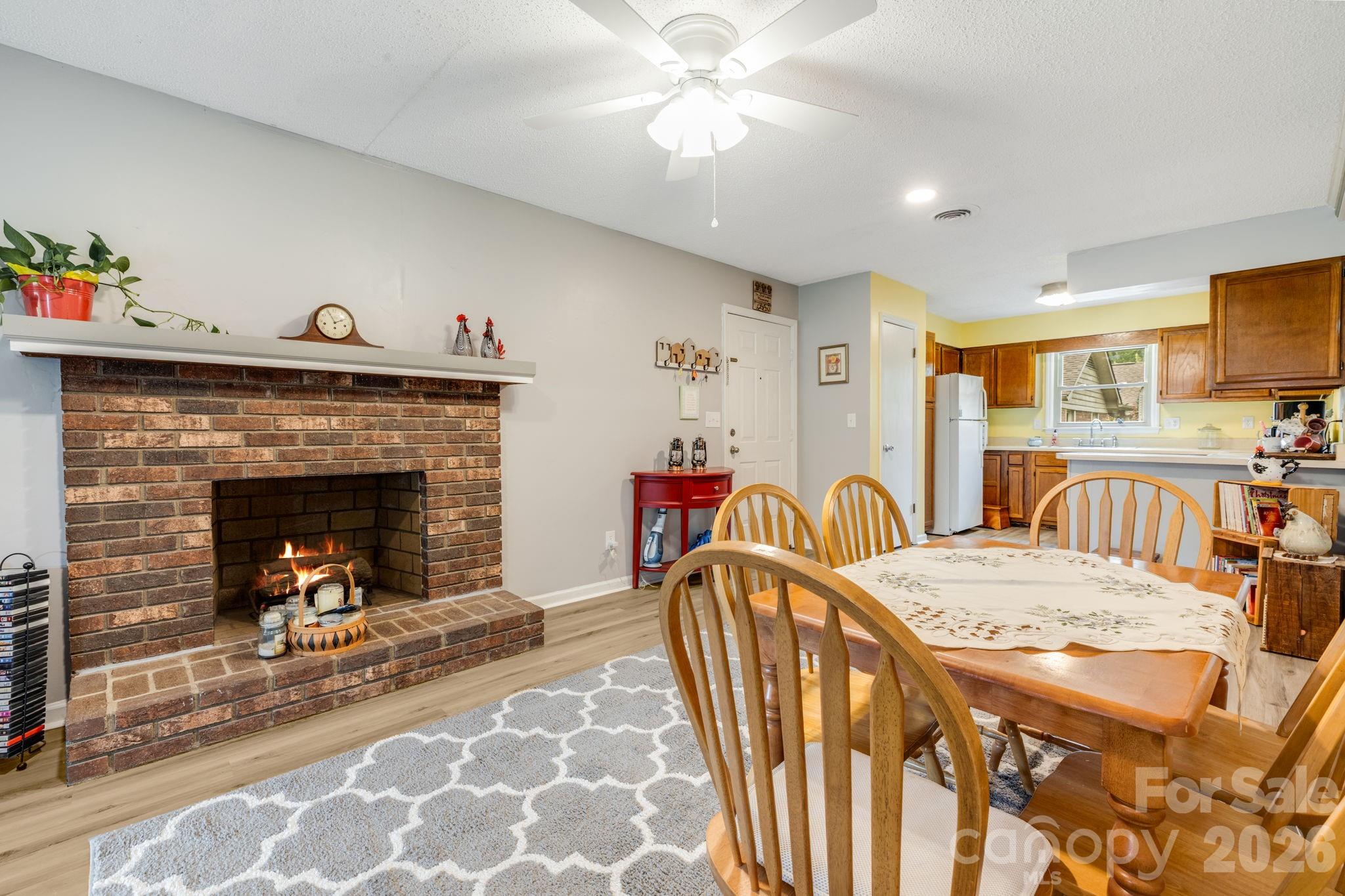1325 4th Avenue W #C — Hendersonville