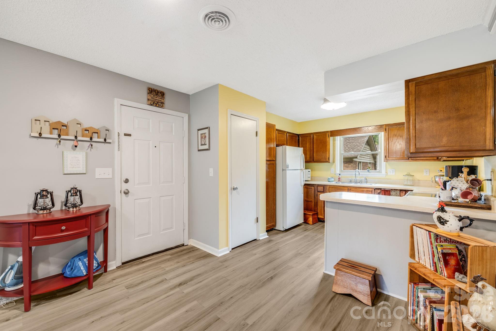 1325 4th Avenue W #C — Hendersonville