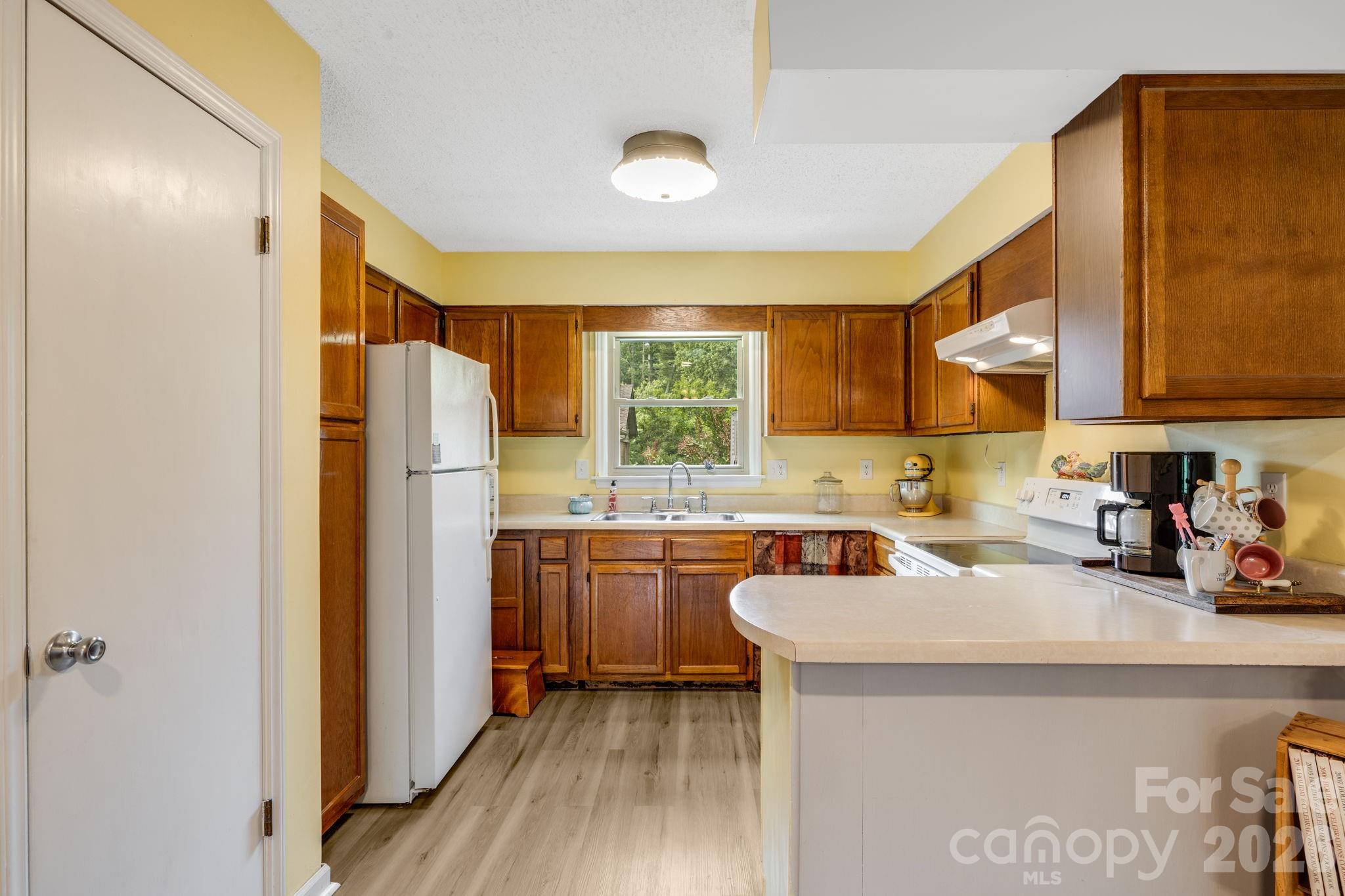 1325 4th Avenue W #C — Hendersonville