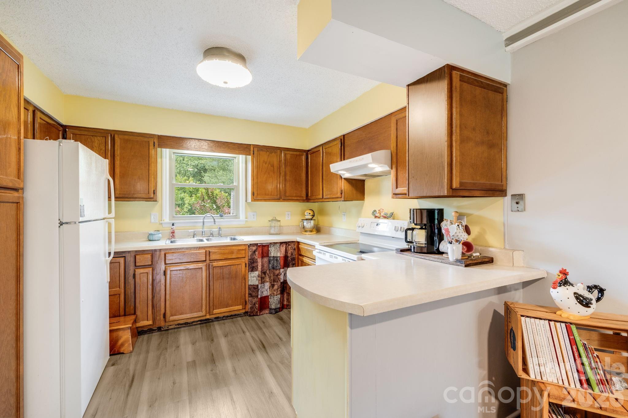 1325 4th Avenue W #C — Hendersonville