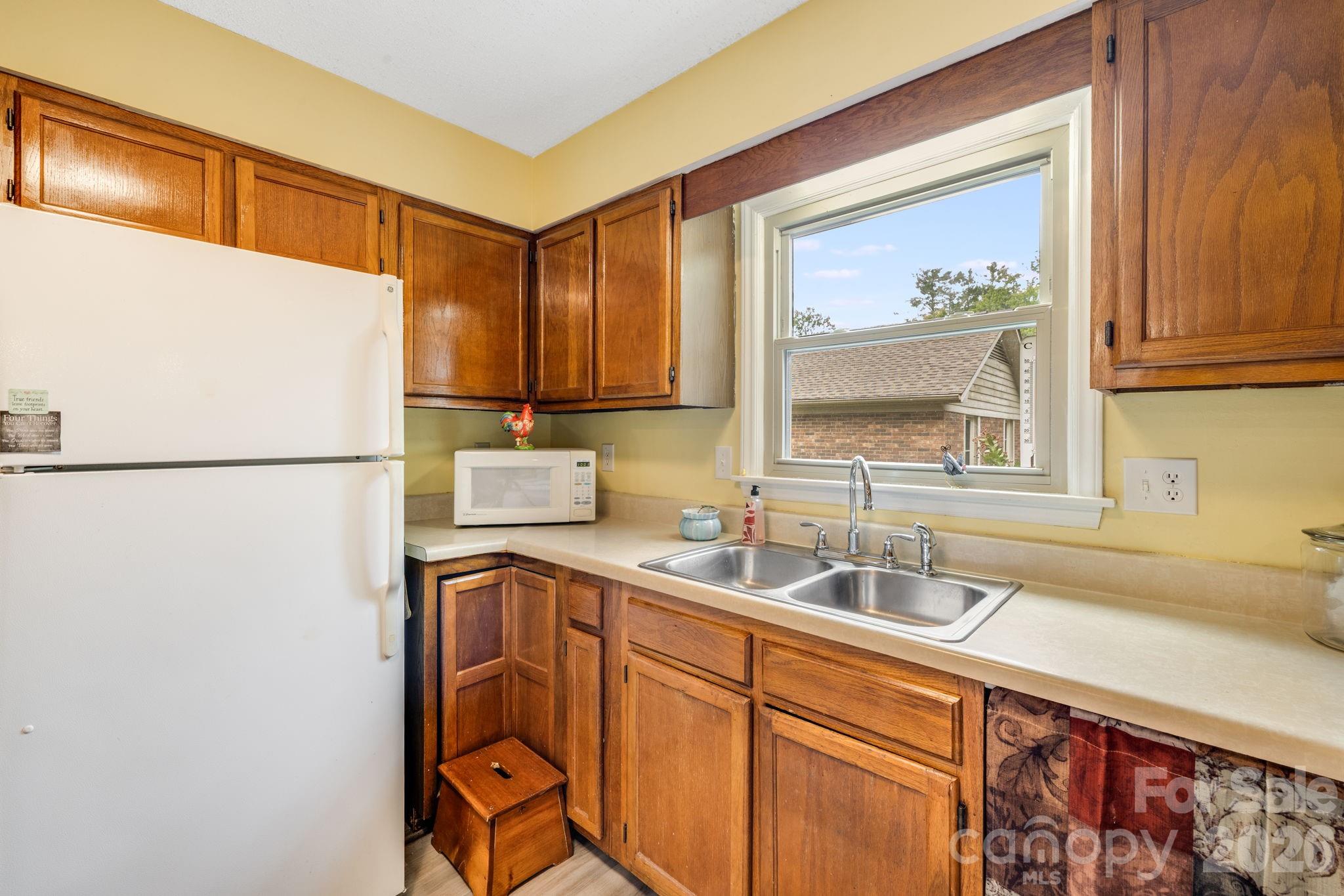 1325 4th Avenue W #C — Hendersonville