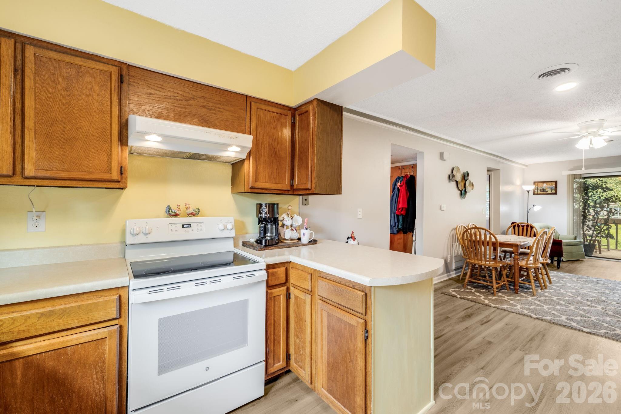 1325 4th Avenue W #C — Hendersonville