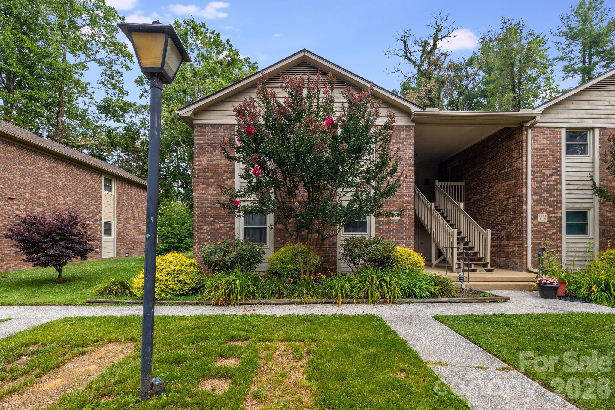 1325 4th Avenue W #C — Hendersonville