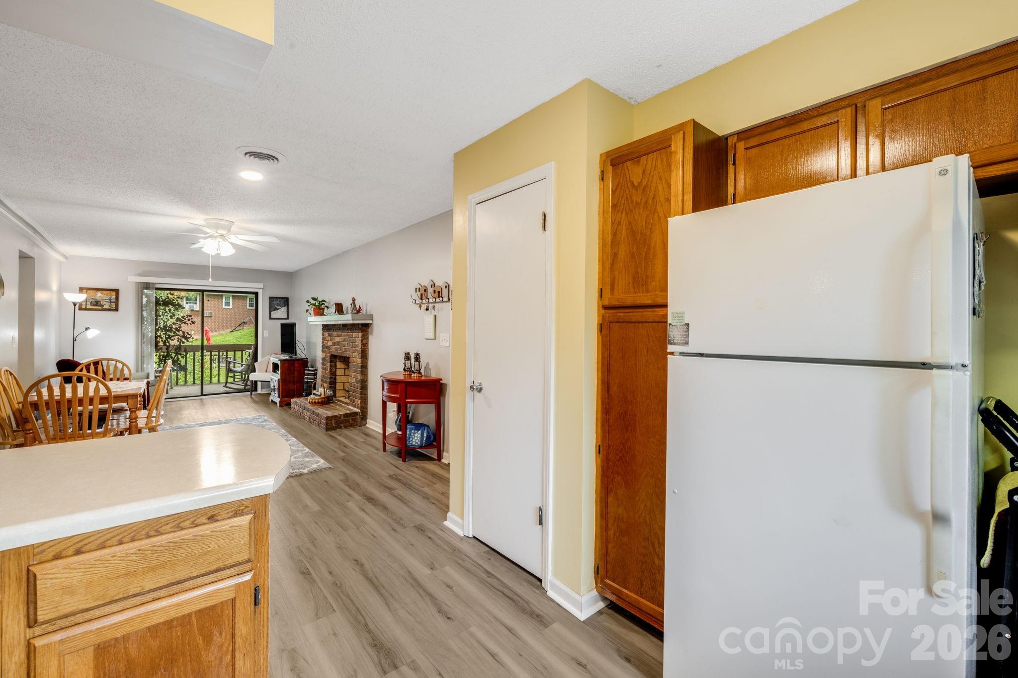 1325 4th Avenue W #C — Hendersonville