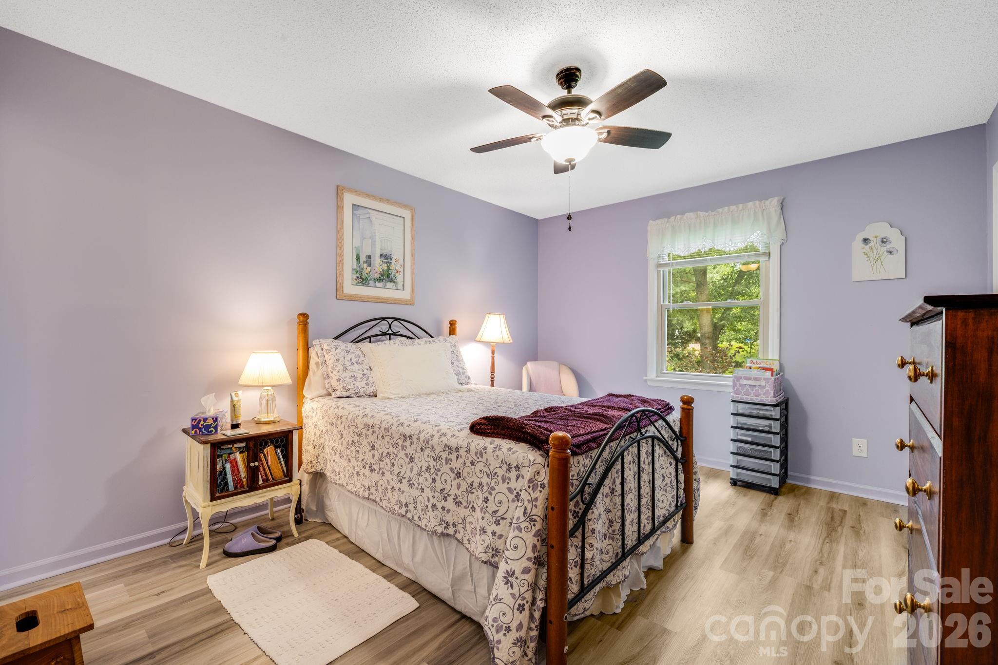 1325 4th Avenue W #C — Hendersonville