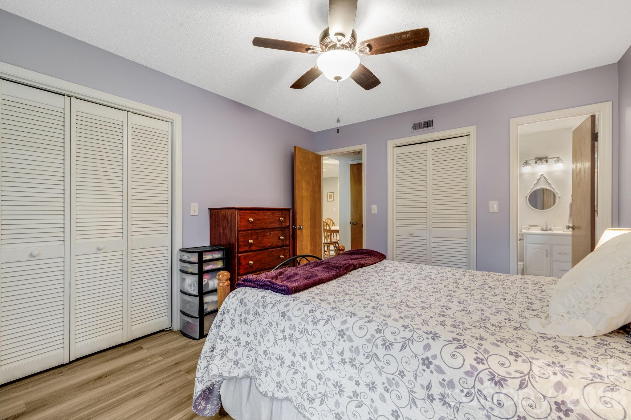 1325 4th Avenue W #C — Hendersonville