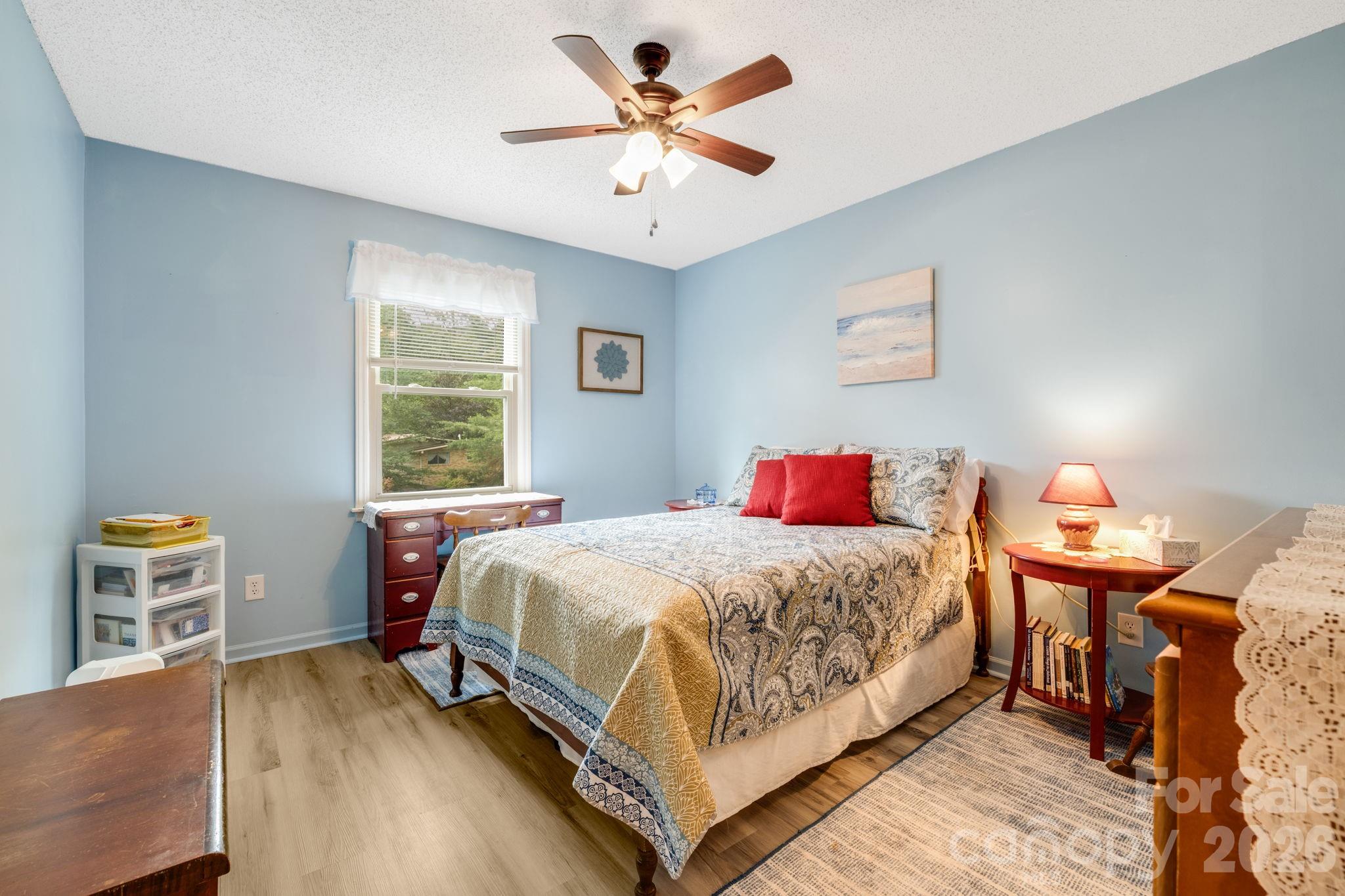 1325 4th Avenue W #C — Hendersonville