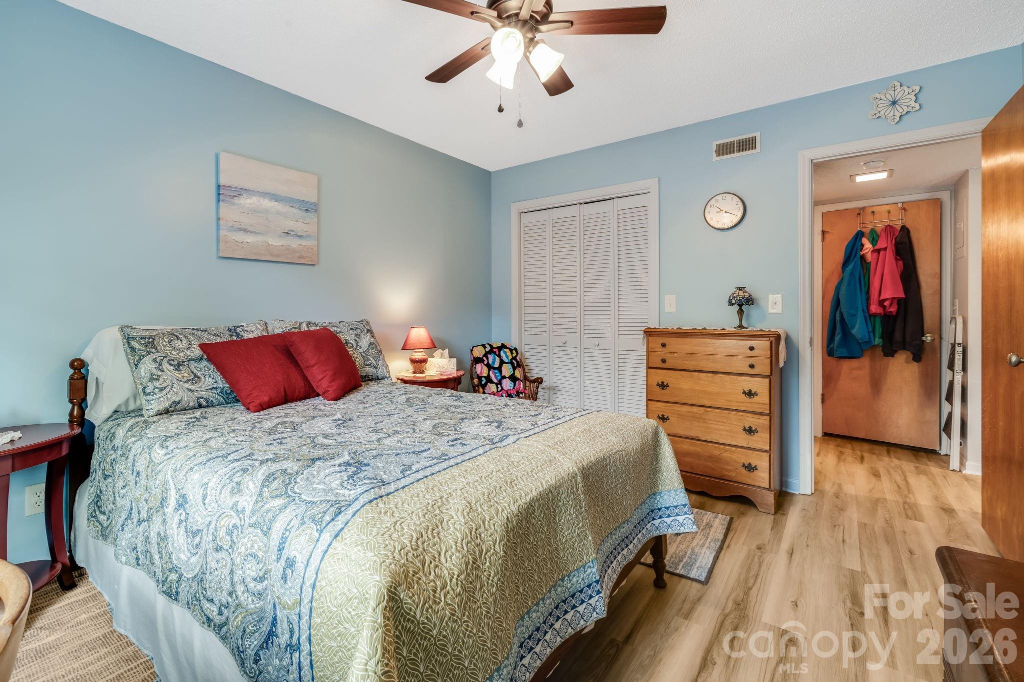 1325 4th Avenue W #C — Hendersonville