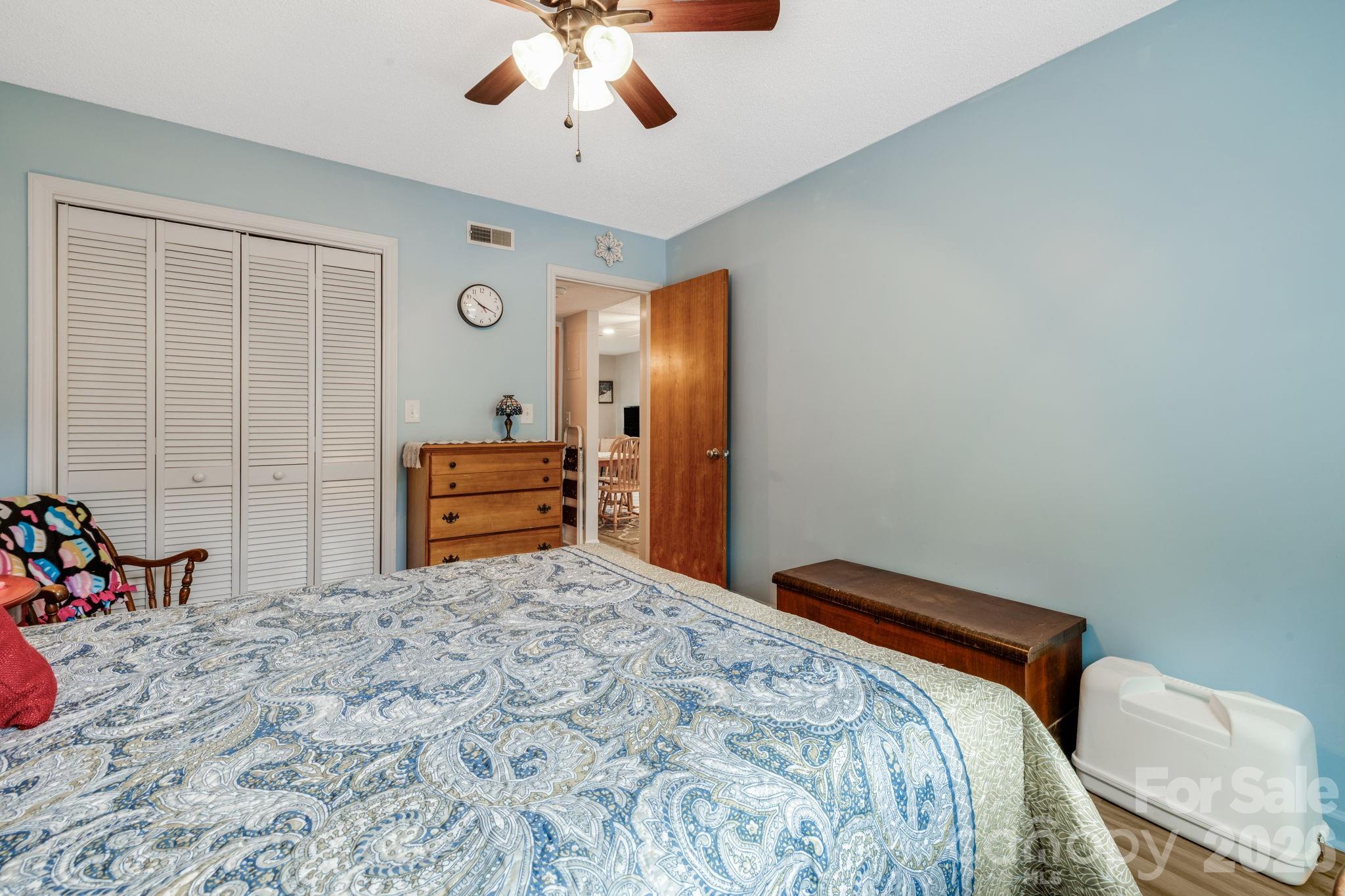 1325 4th Avenue W #C — Hendersonville