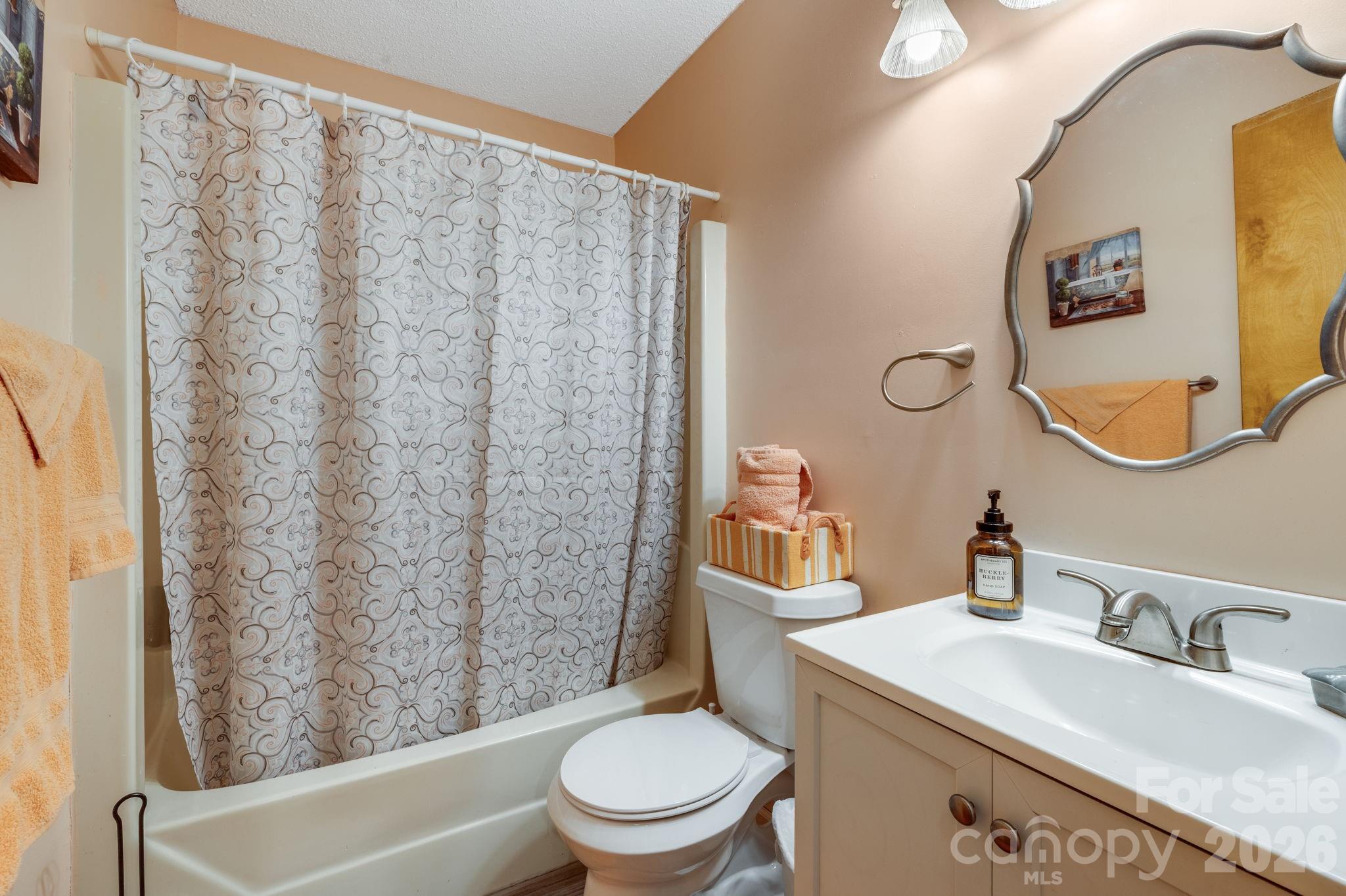1325 4th Avenue W #C — Hendersonville