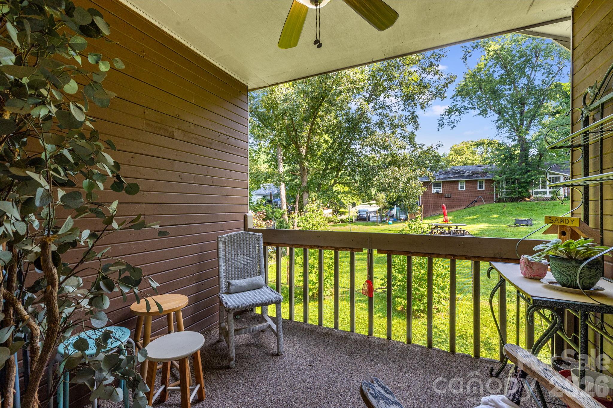 1325 4th Avenue W #C — Hendersonville