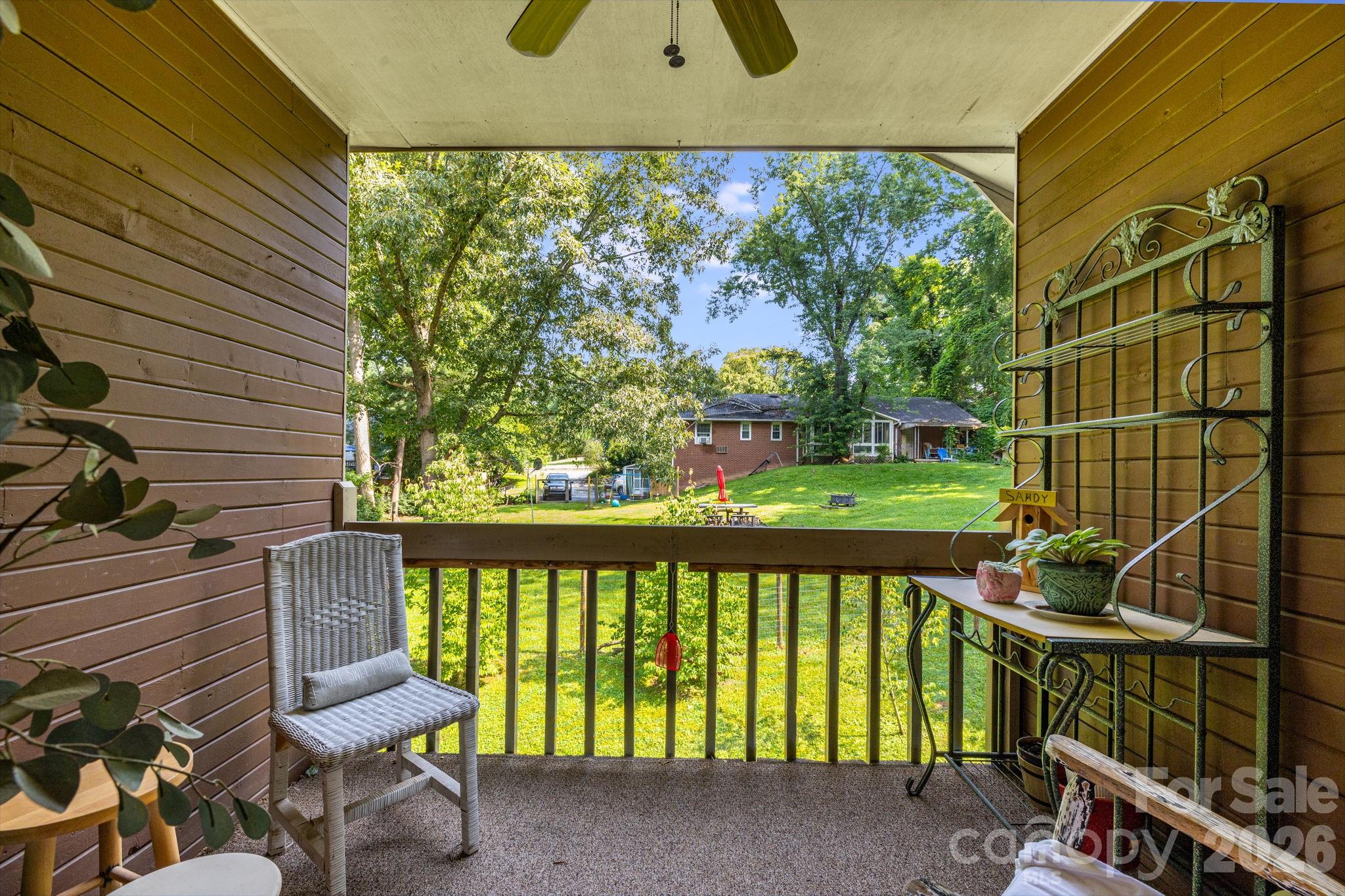 1325 4th Avenue W #C — Hendersonville