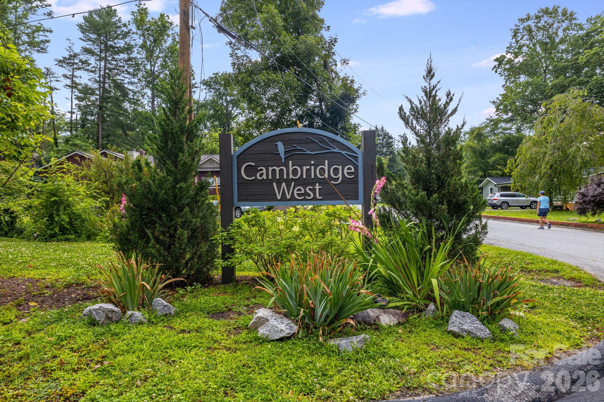 1325 4th Avenue W #C — Hendersonville