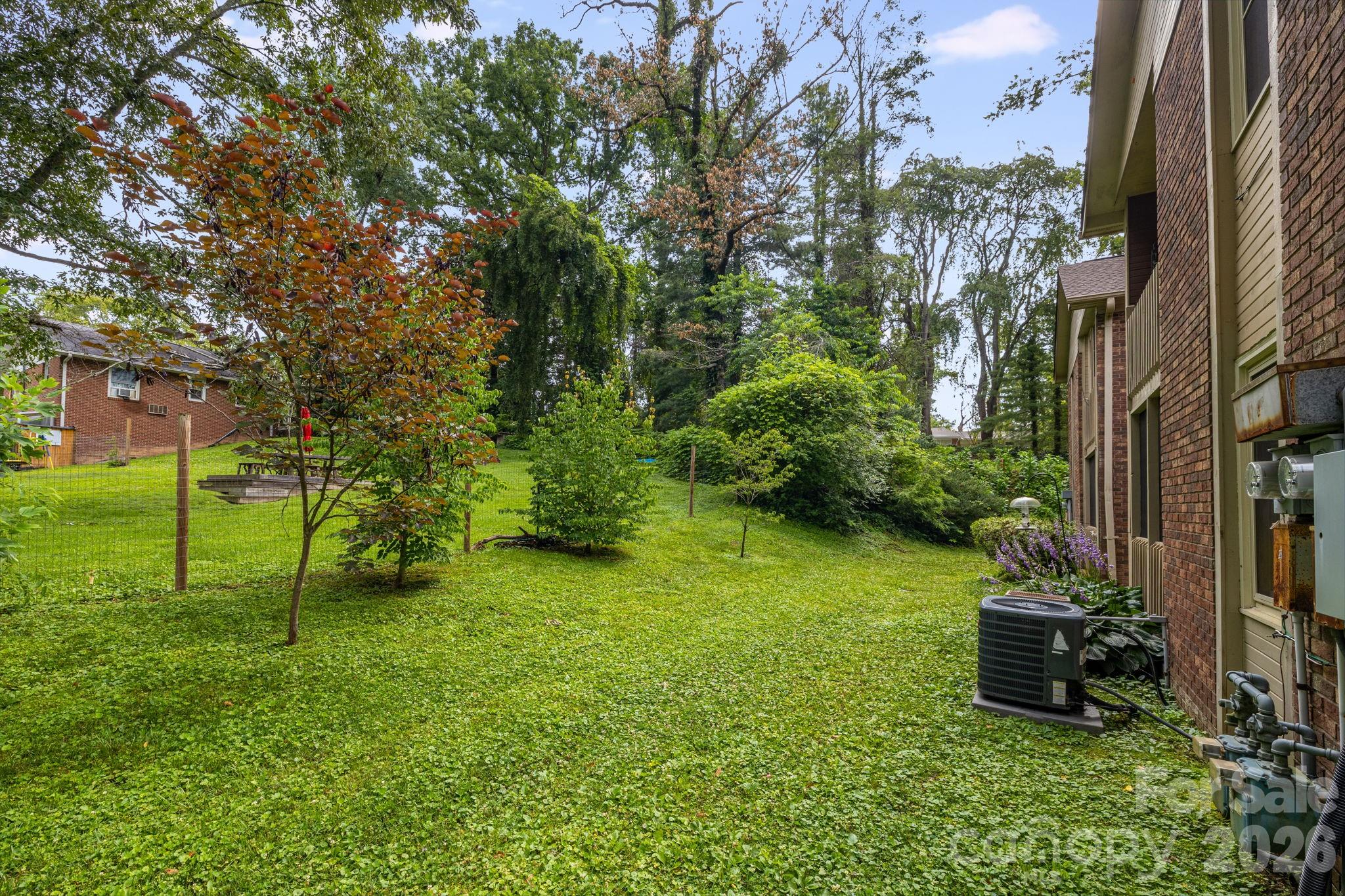 1325 4th Avenue W #C — Hendersonville