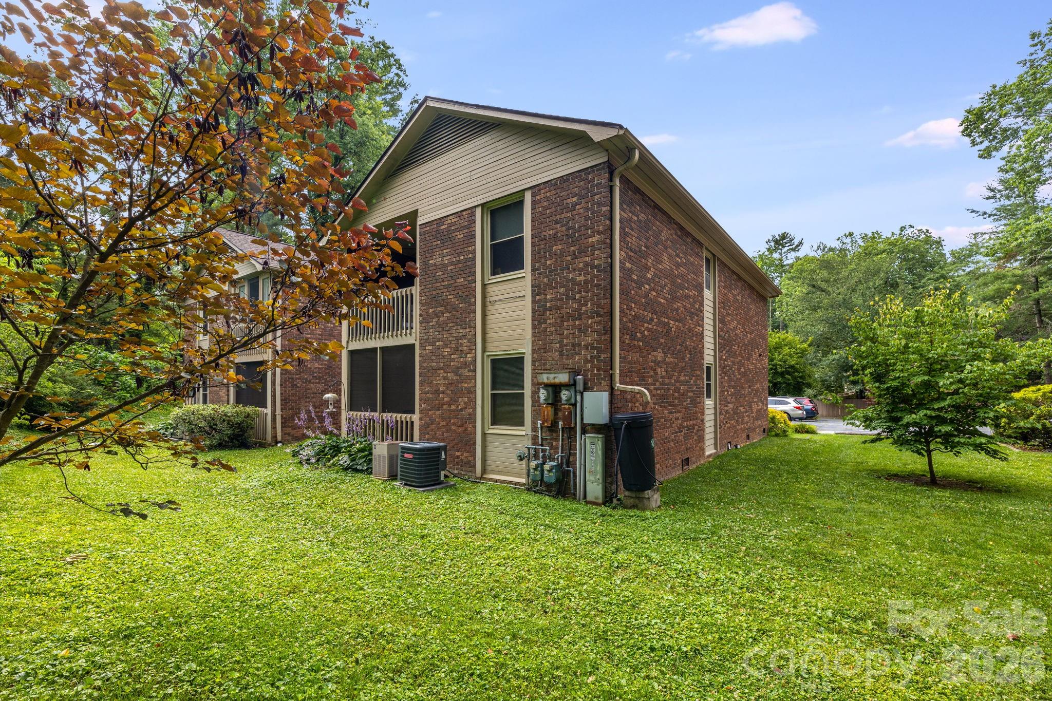 1325 4th Avenue W #C — Hendersonville
