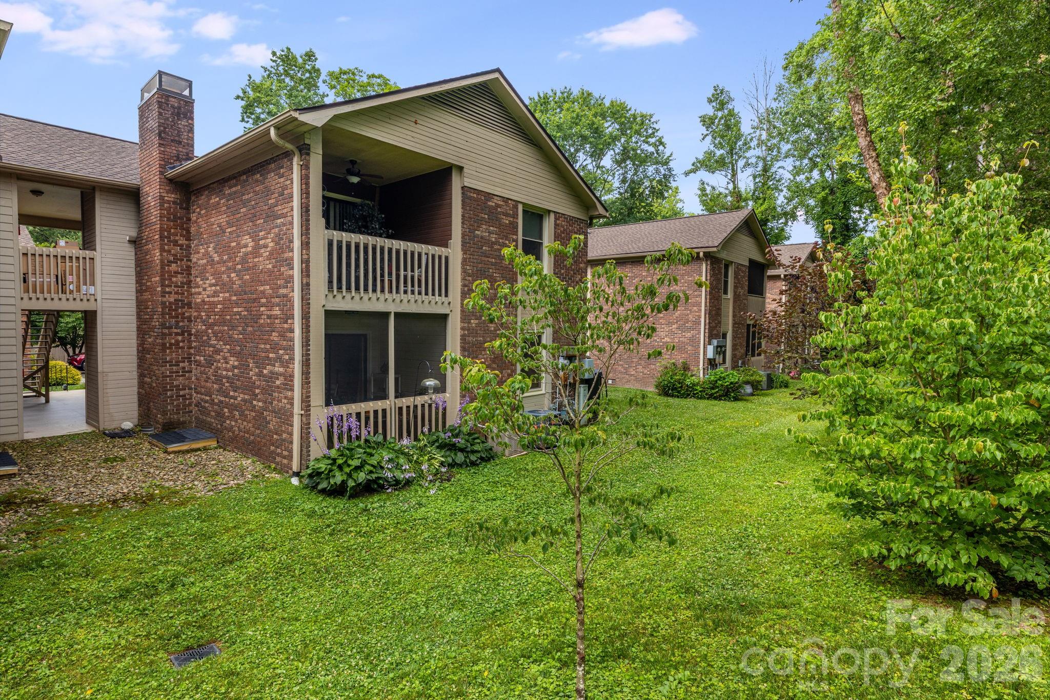 1325 4th Avenue W #C — Hendersonville