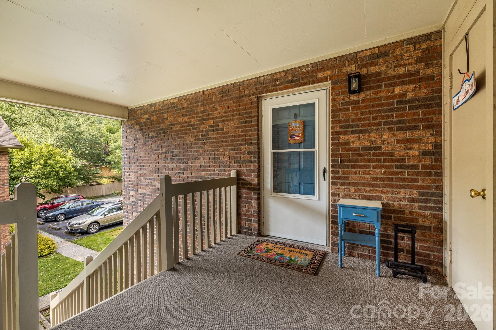 1325 4th Avenue W #C — Hendersonville