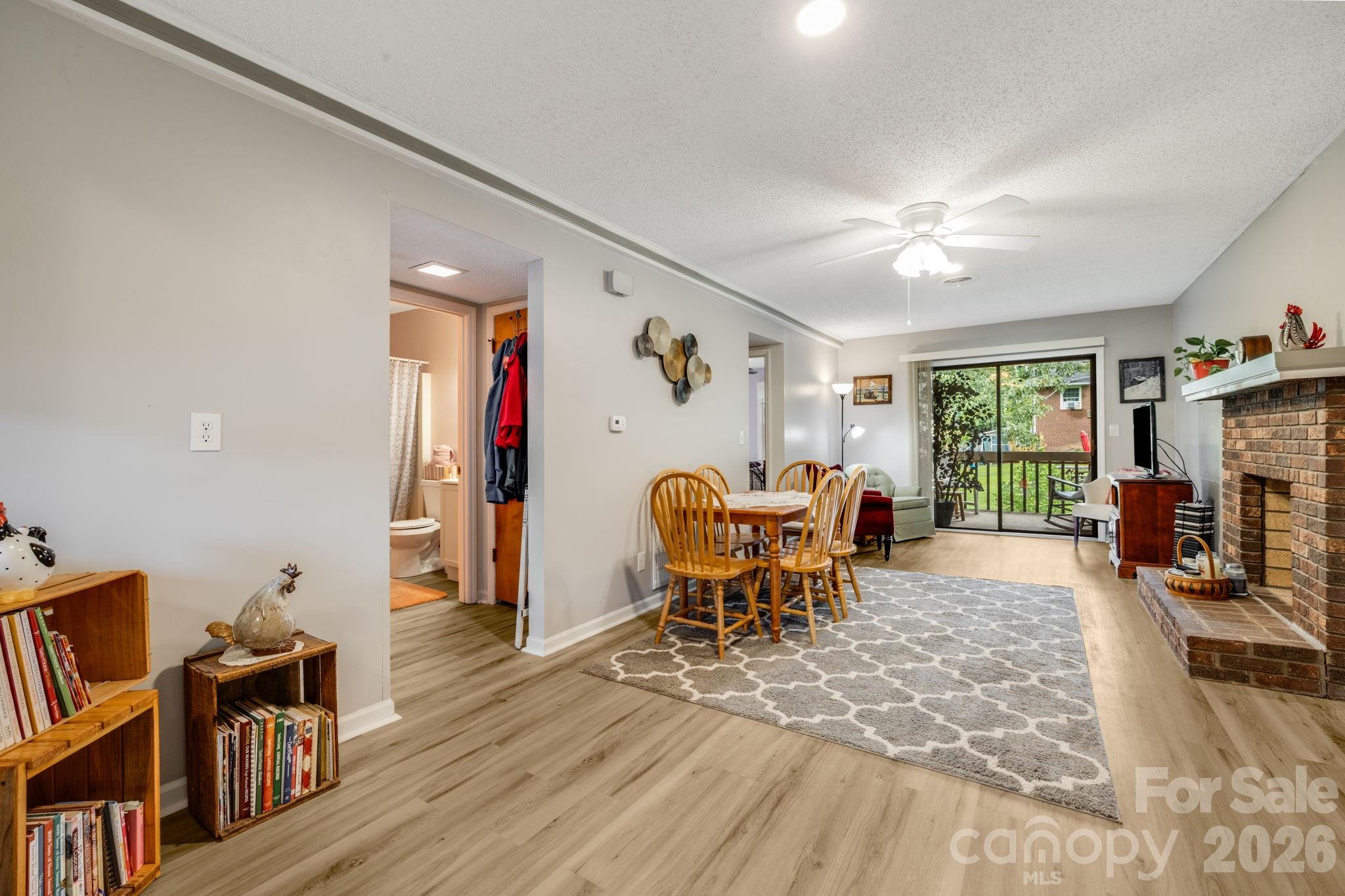 1325 4th Avenue W #C — Hendersonville