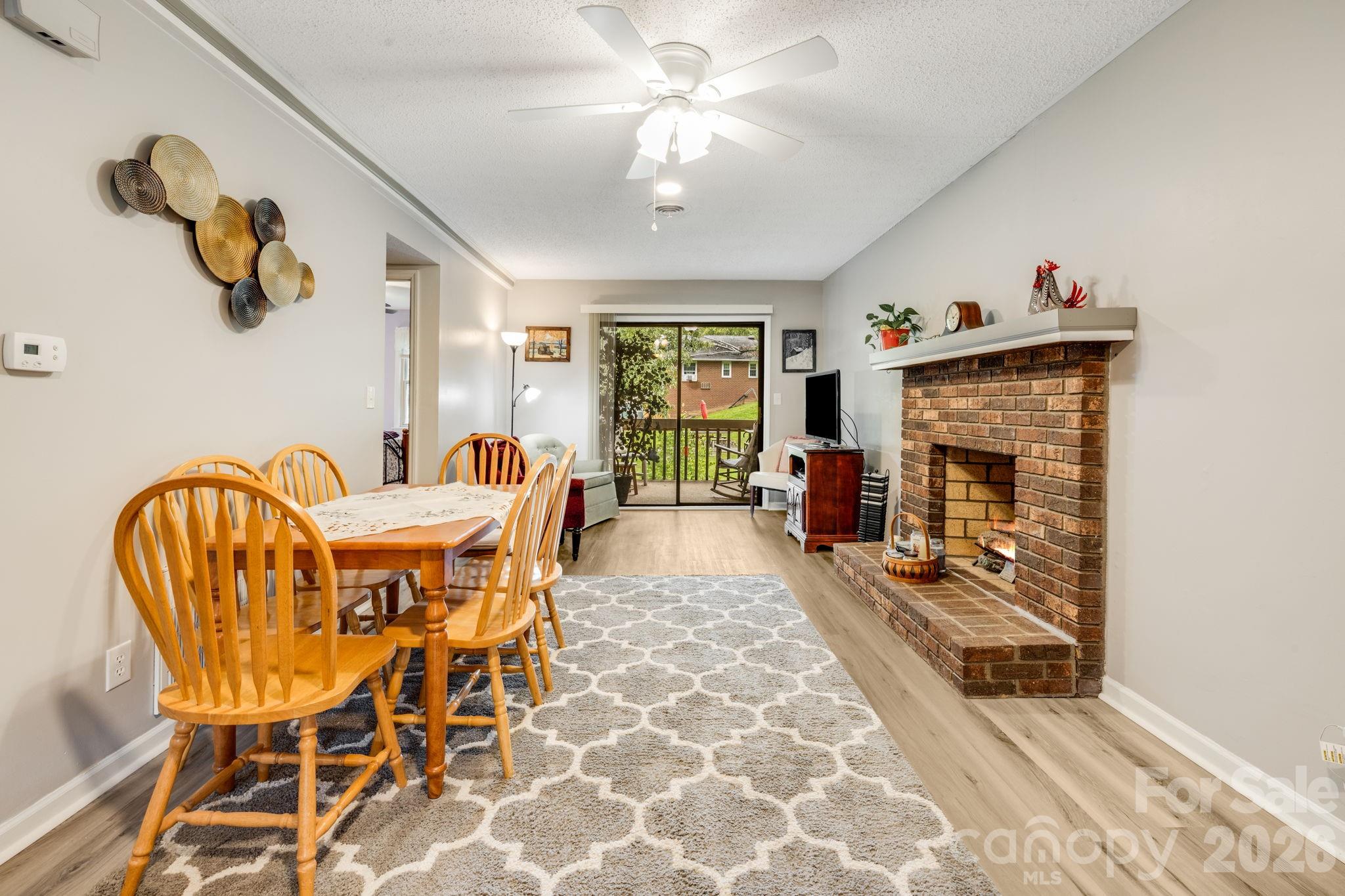 1325 4th Avenue W #C — Hendersonville