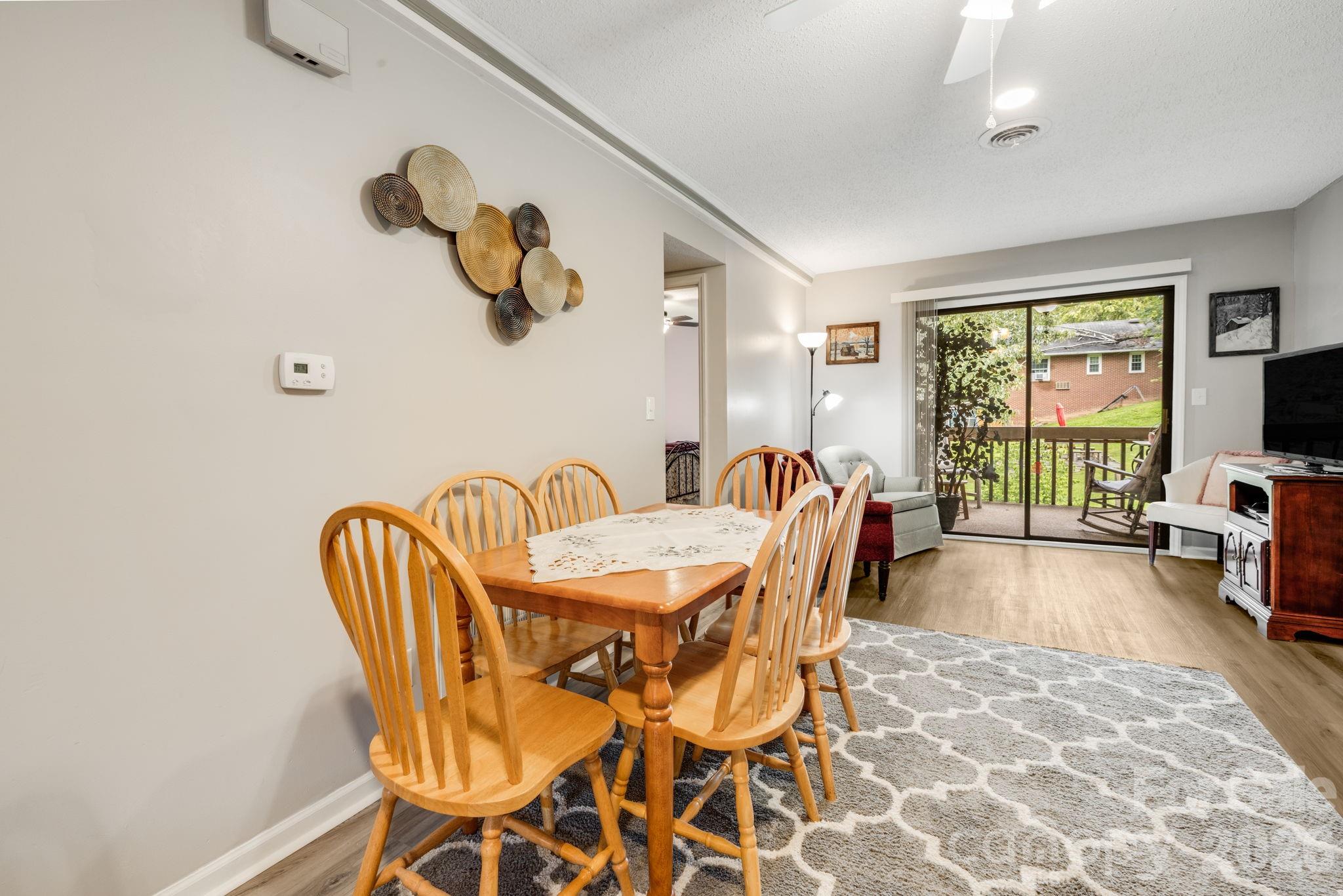 1325 4th Avenue W #C — Hendersonville