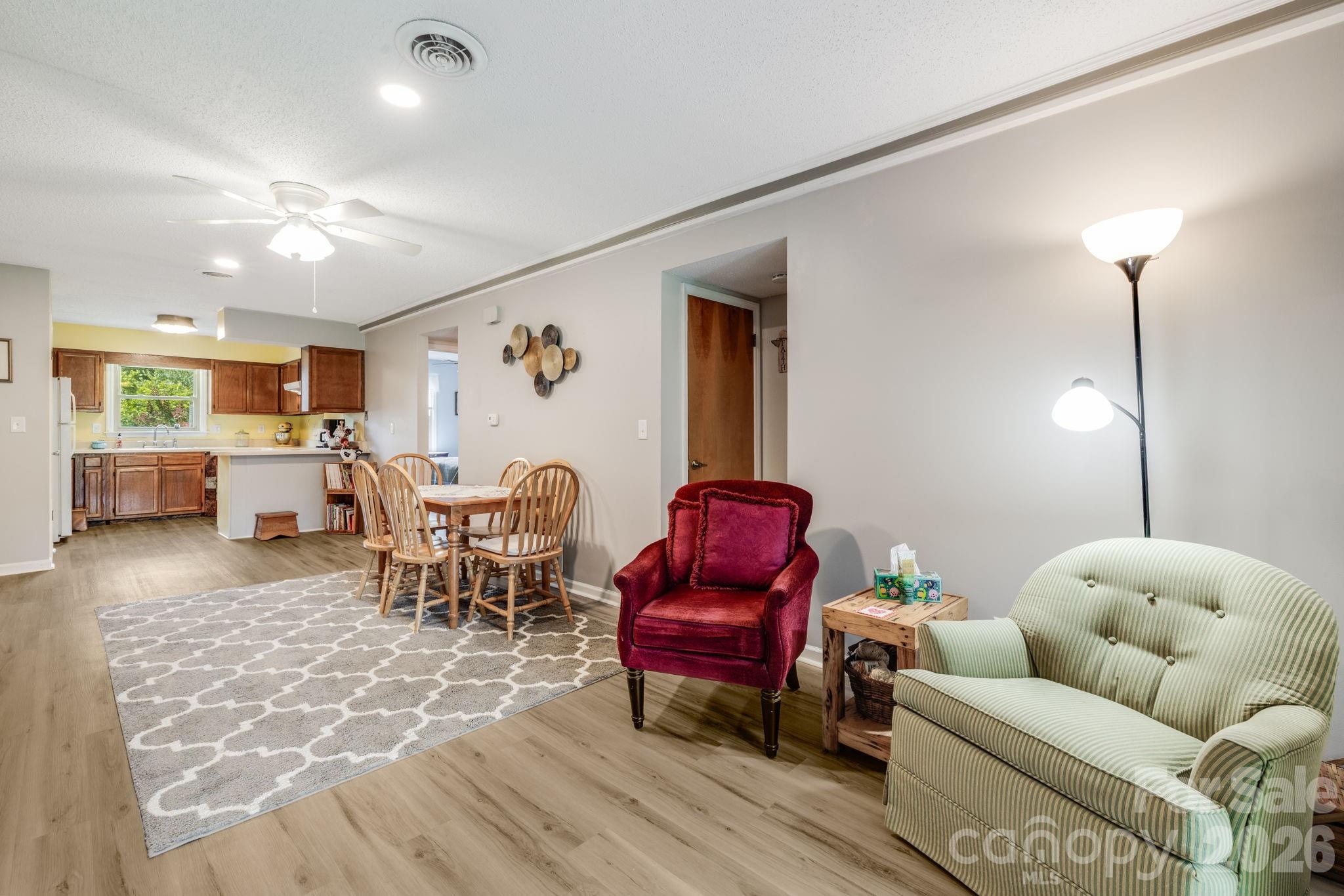 1325 4th Avenue W #C — Hendersonville