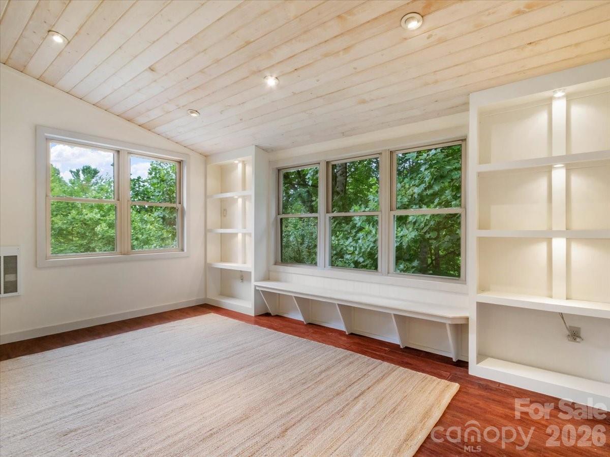 16 Turtle Dove Trail — Burnsville