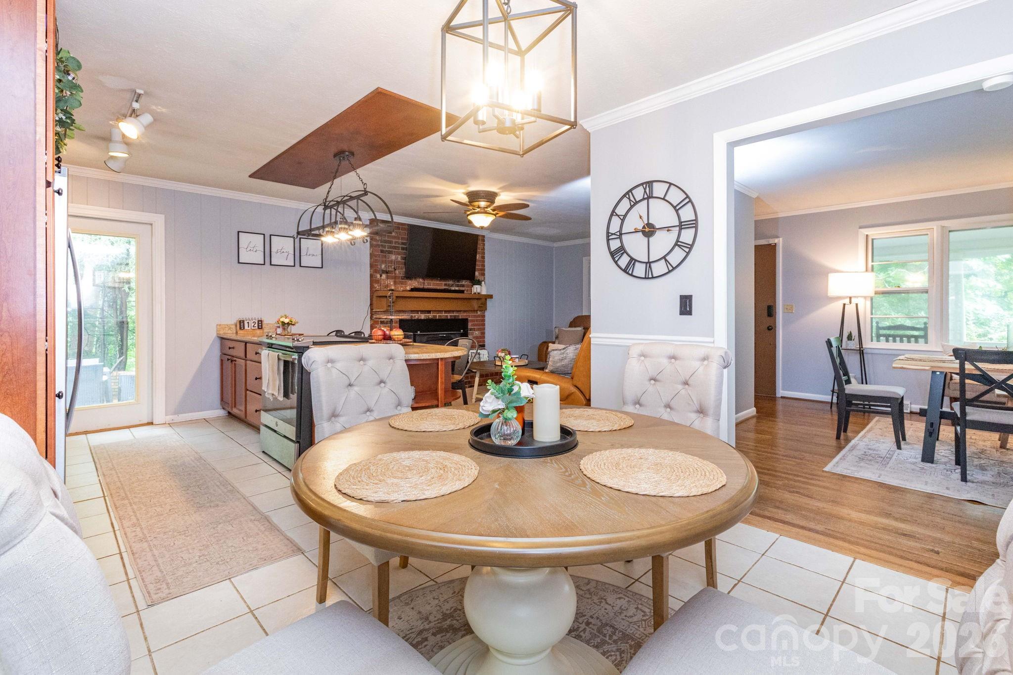 936 Toxaway Drive — Hendersonville