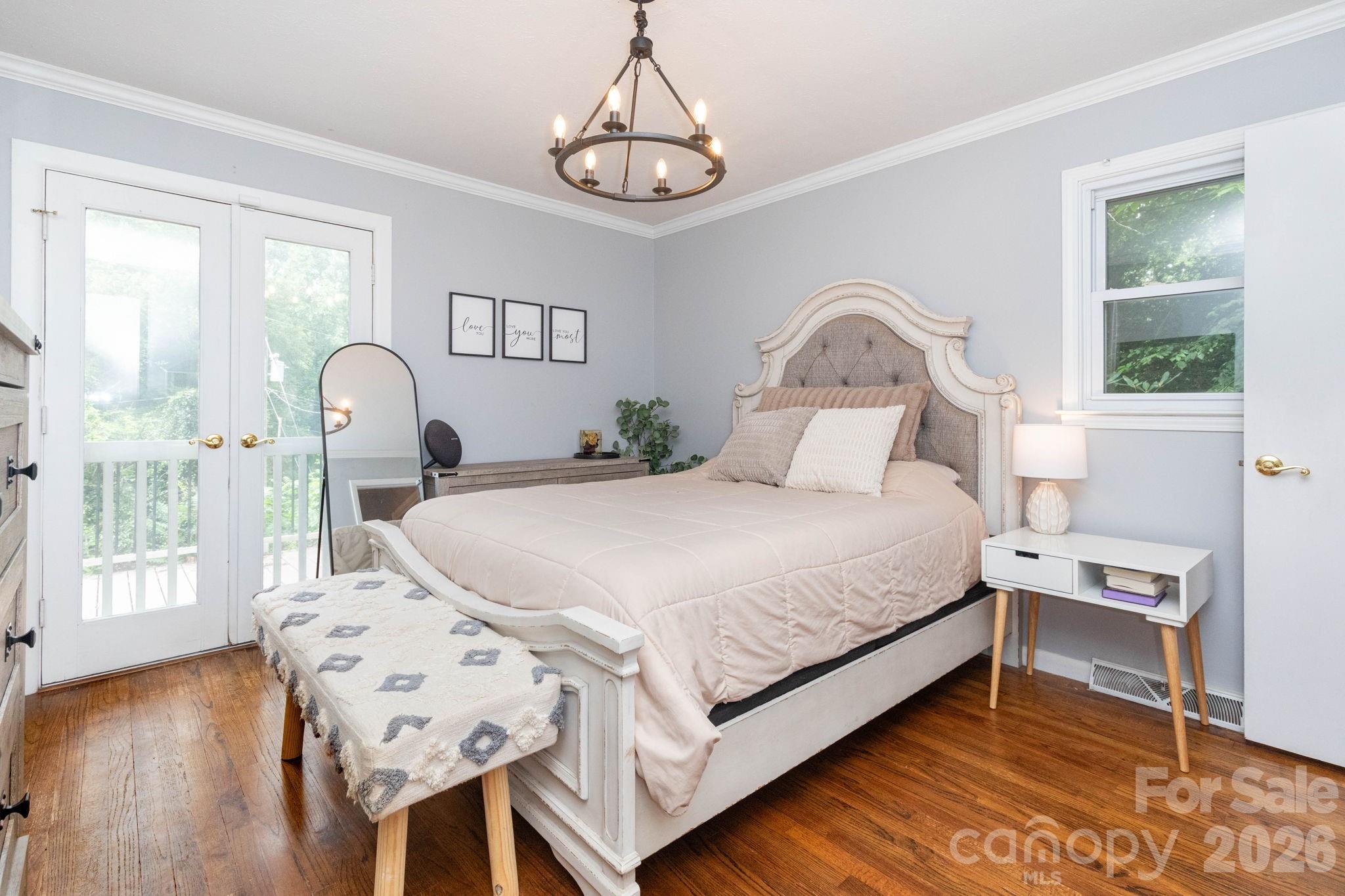 936 Toxaway Drive — Hendersonville