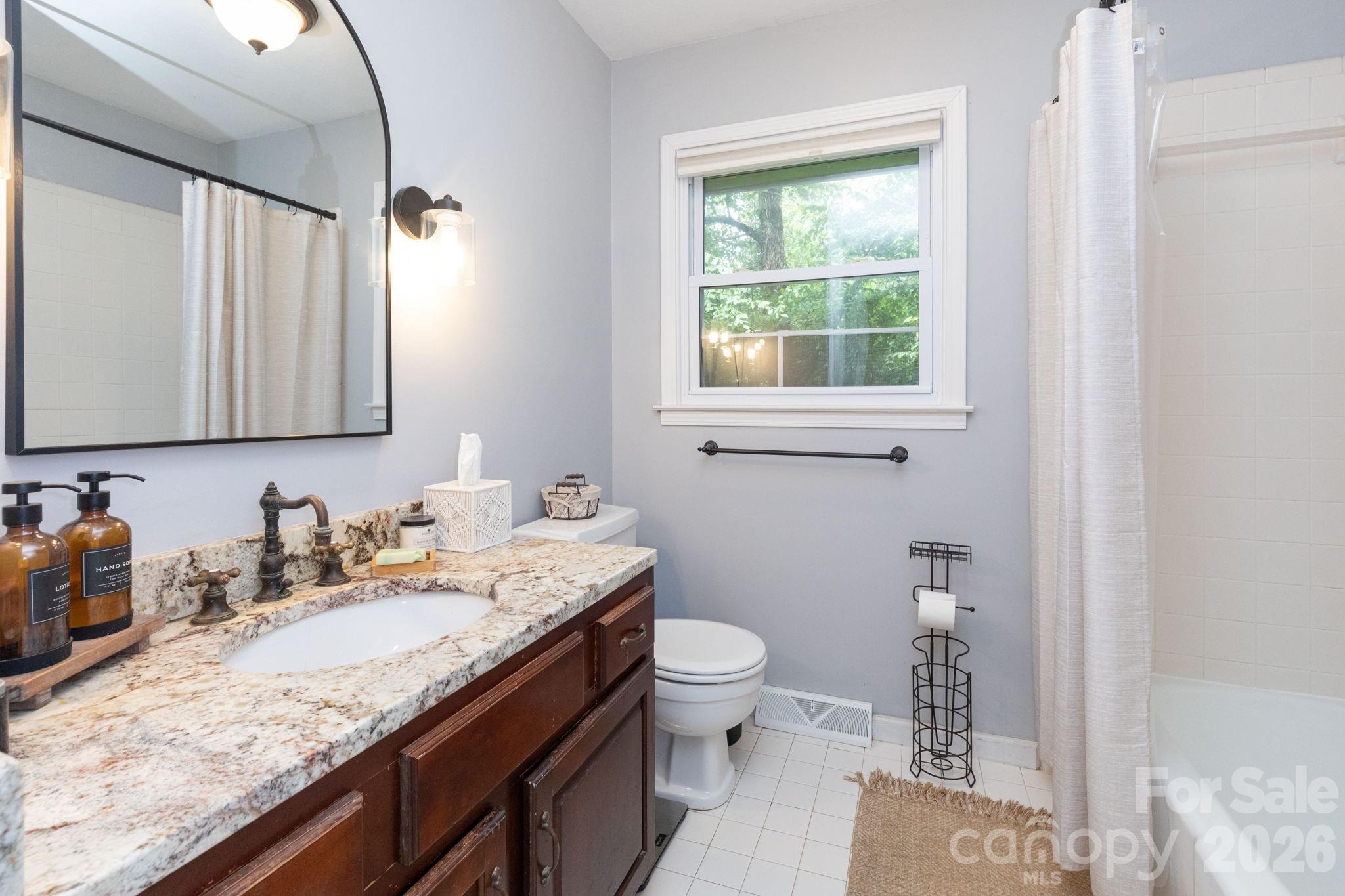 936 Toxaway Drive — Hendersonville