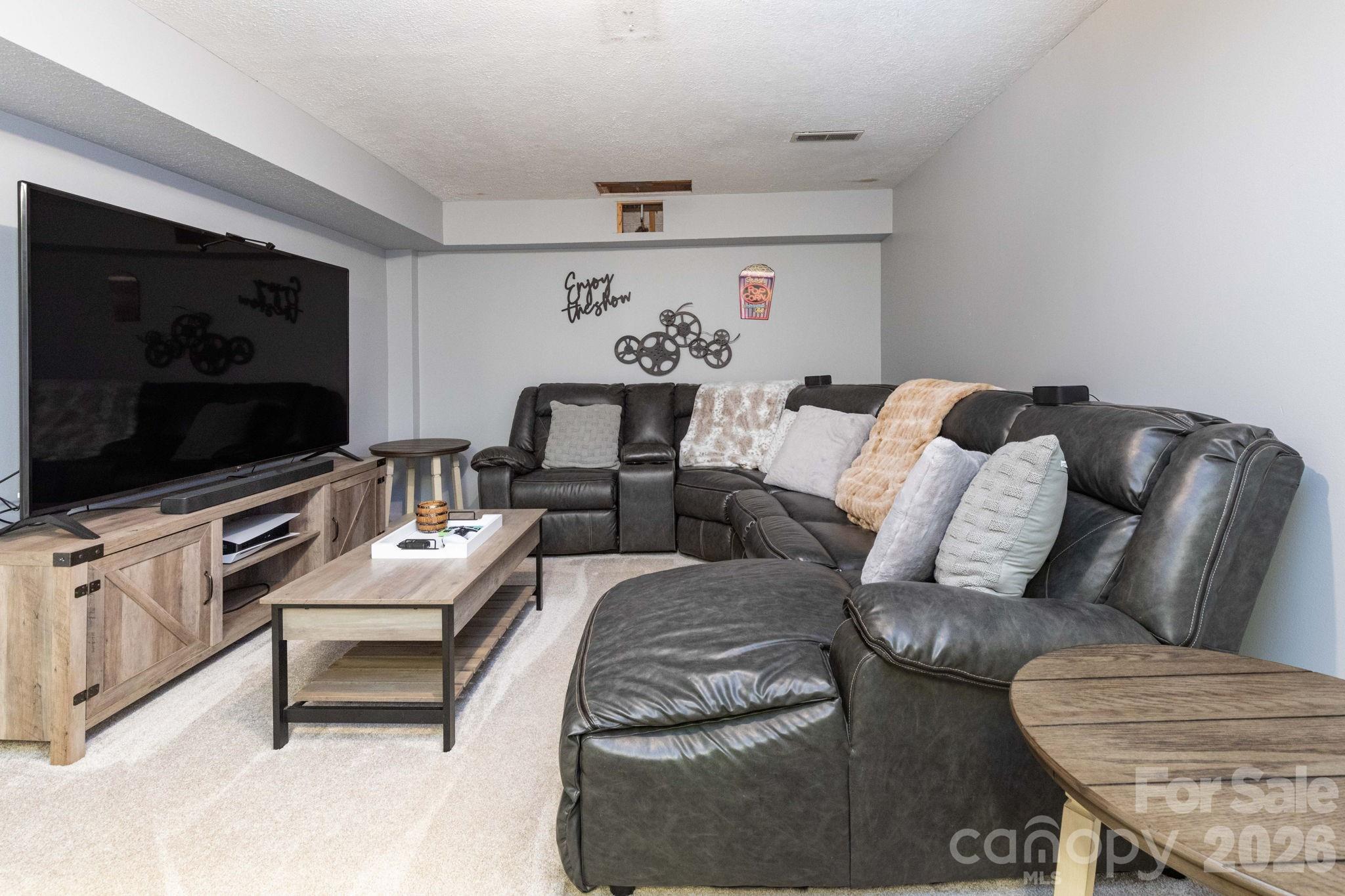 936 Toxaway Drive — Hendersonville
