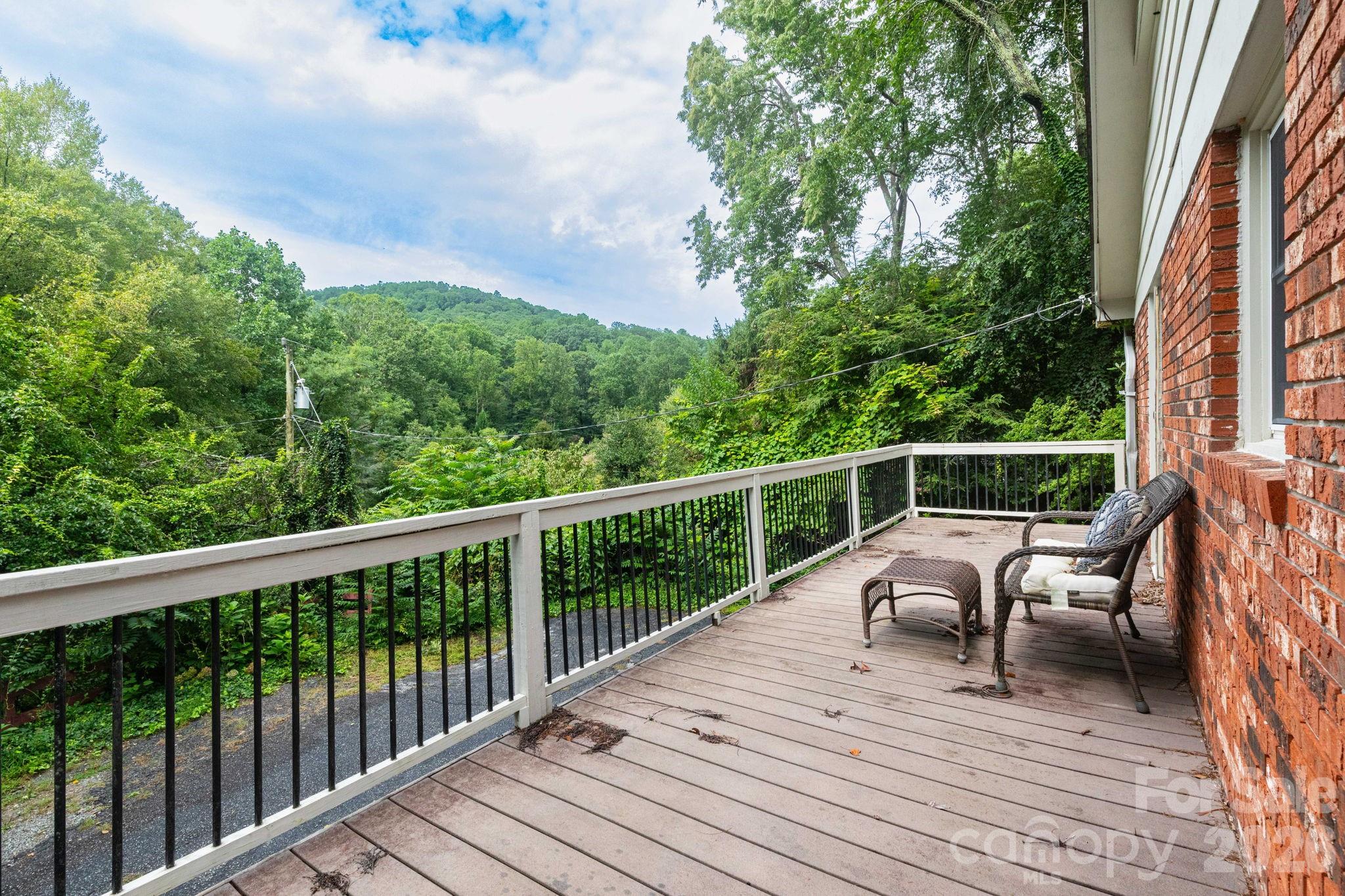 936 Toxaway Drive — Hendersonville