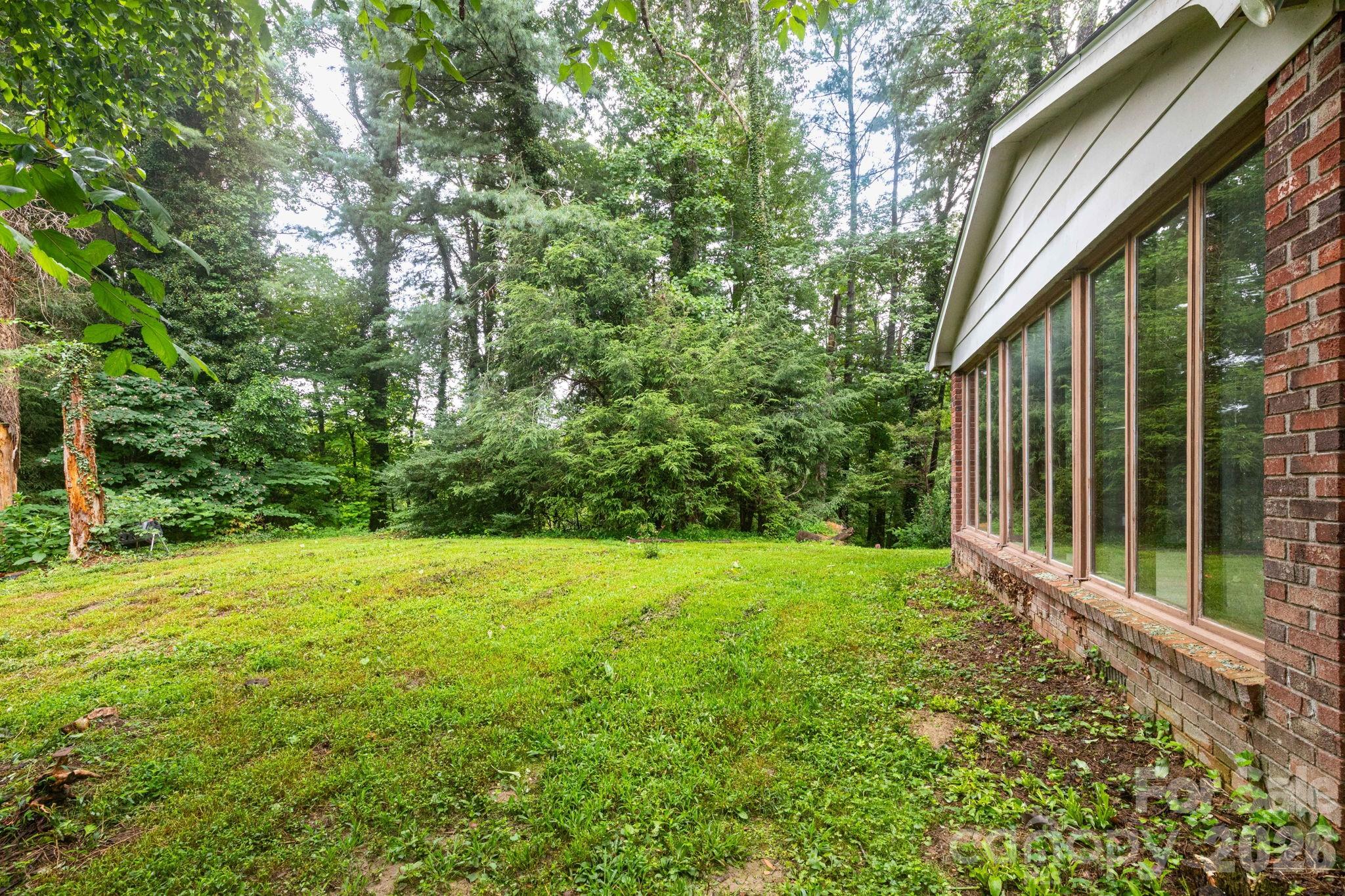 936 Toxaway Drive — Hendersonville